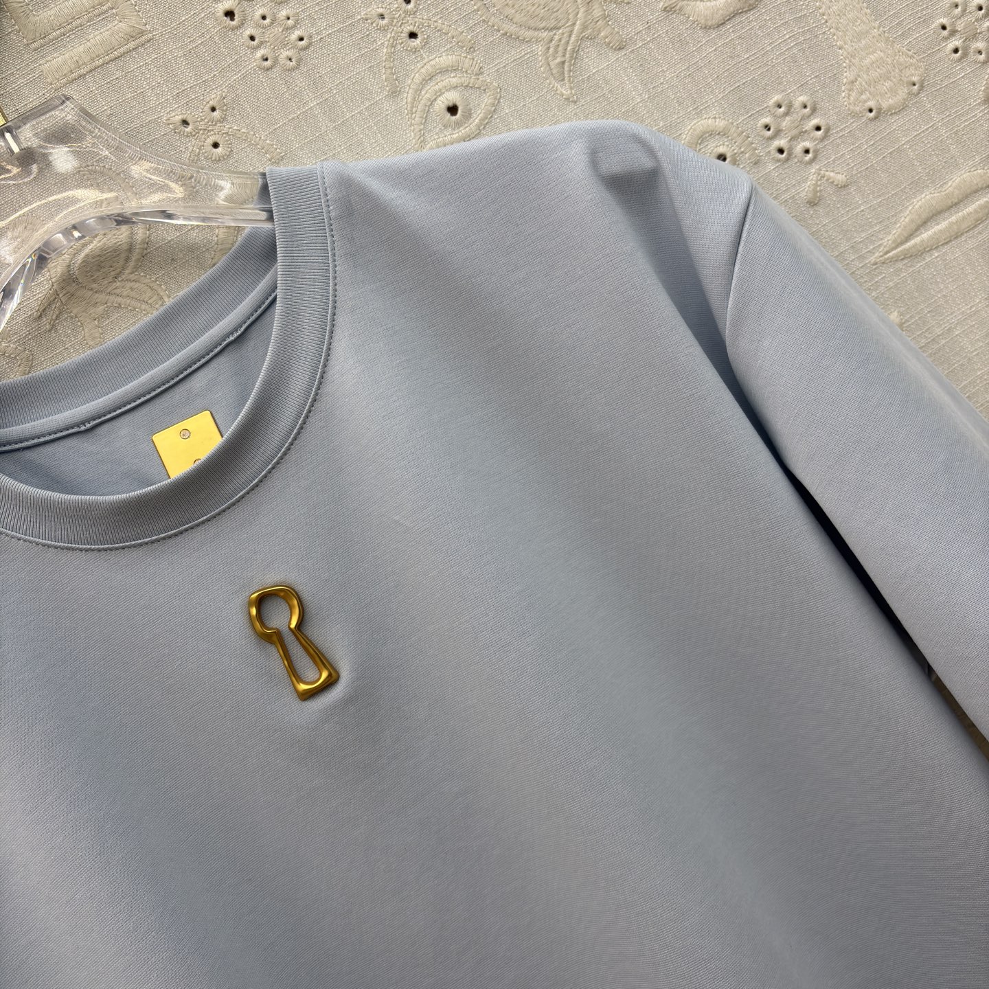 Sch 夏日衣橱刚需三色T恤重磅上线！极简宽松廓形适配各种身形 侧边开衩设计悄悄优化比例 软糯透气的面料