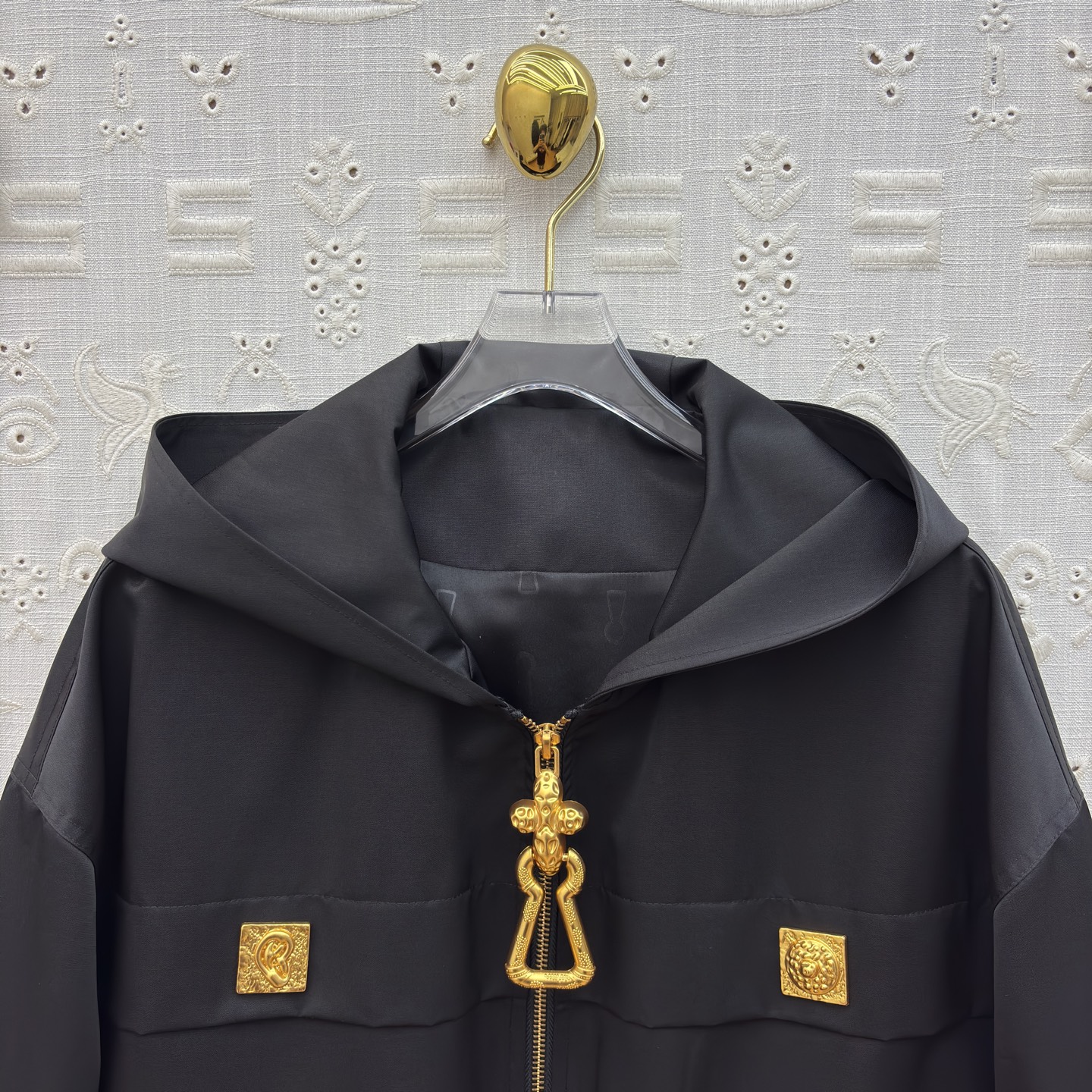 Sch 26早春 异形扣工装风连帽外套 工装风多口袋+异形金属扣设计超有细节感 酷帅又不失个性 连帽宽松