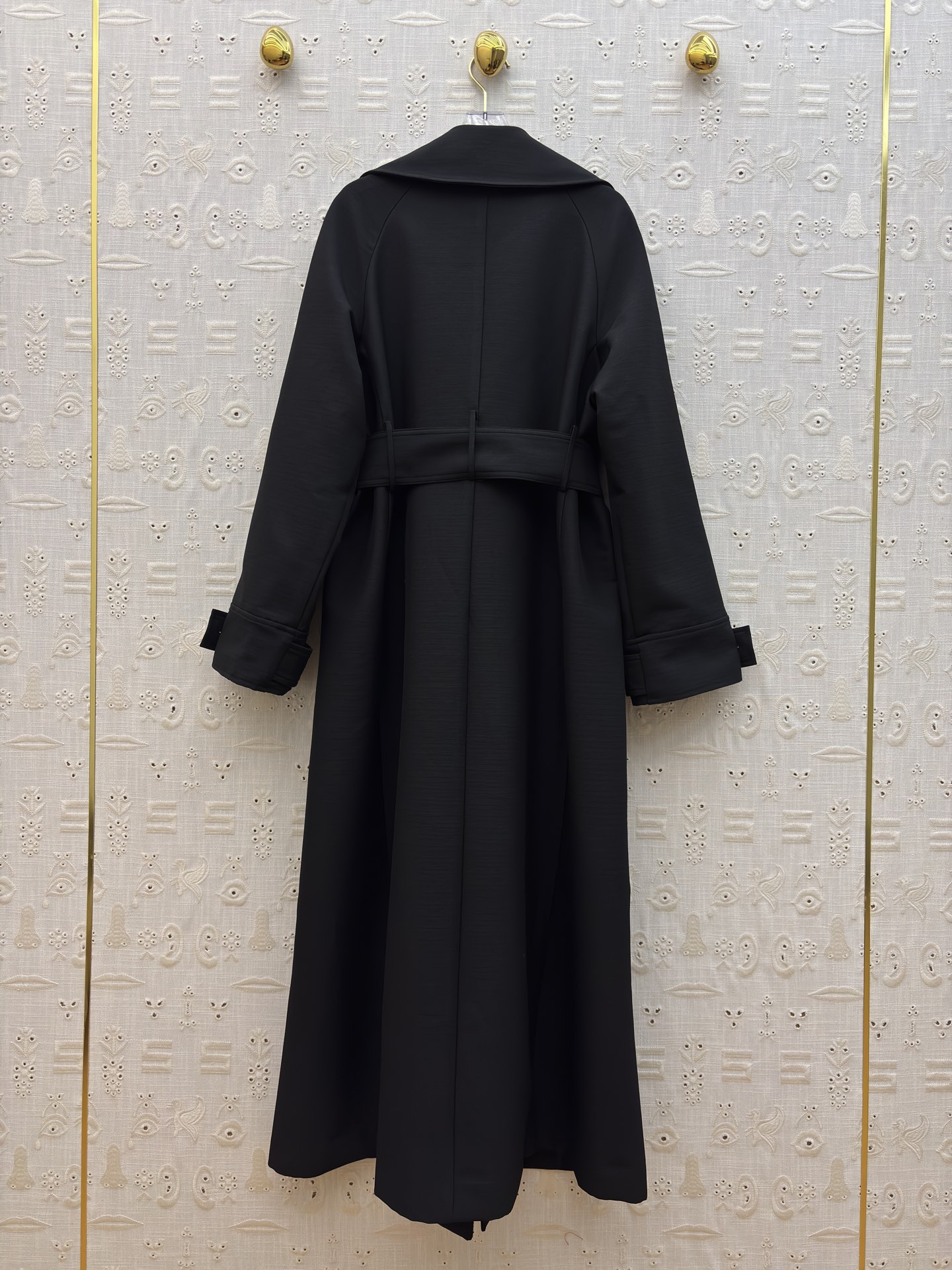 Sch 26春夏氛围感 一件就够了 重工艺五金装饰 ✨利落剪裁勾勒优雅线条 米白/卡其/黑三色演绎不同气