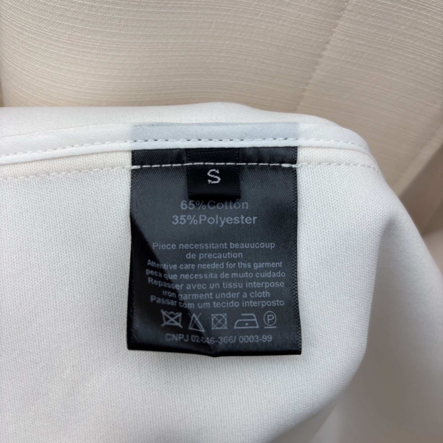 Sch 26春夏氛围感 一件就够了 重工艺五金装饰 ✨利落剪裁勾勒优雅线条 米白/卡其/黑三色演绎不同气