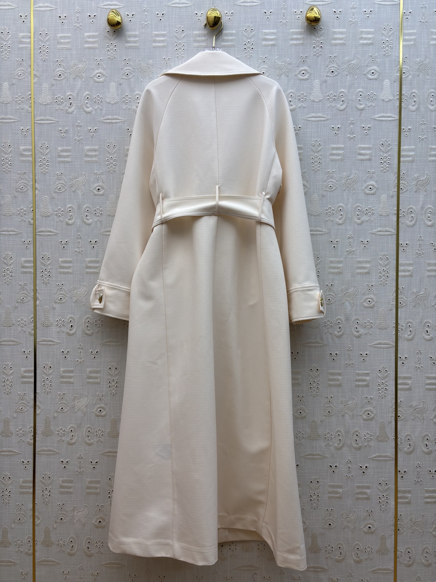 Sch 26春夏氛围感 一件就够了 重工艺五金装饰 ✨利落剪裁勾勒优雅线条 米白/卡其/黑三色演绎不同气