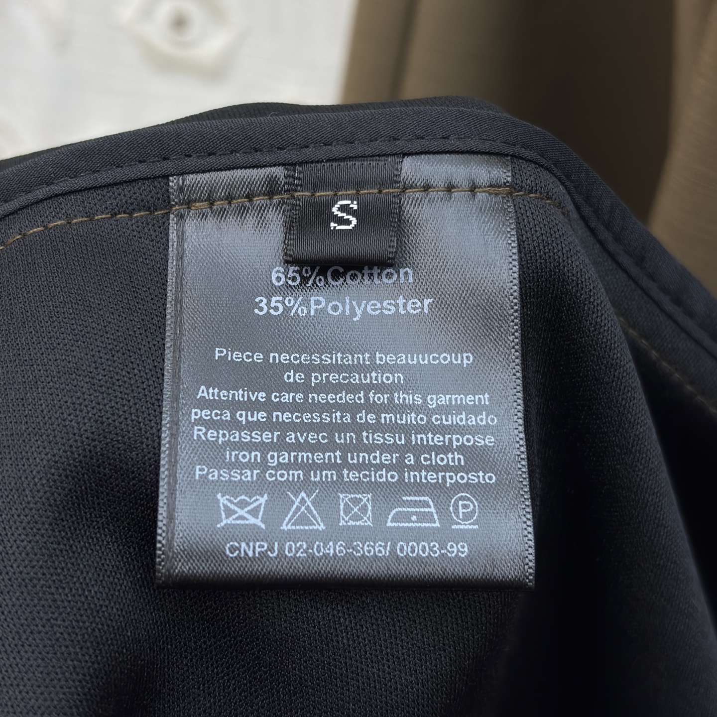 Sch 26春夏氛围感 一件就够了 重工艺五金装饰 ✨利落剪裁勾勒优雅线条 米白/卡其/黑三色演绎不同气