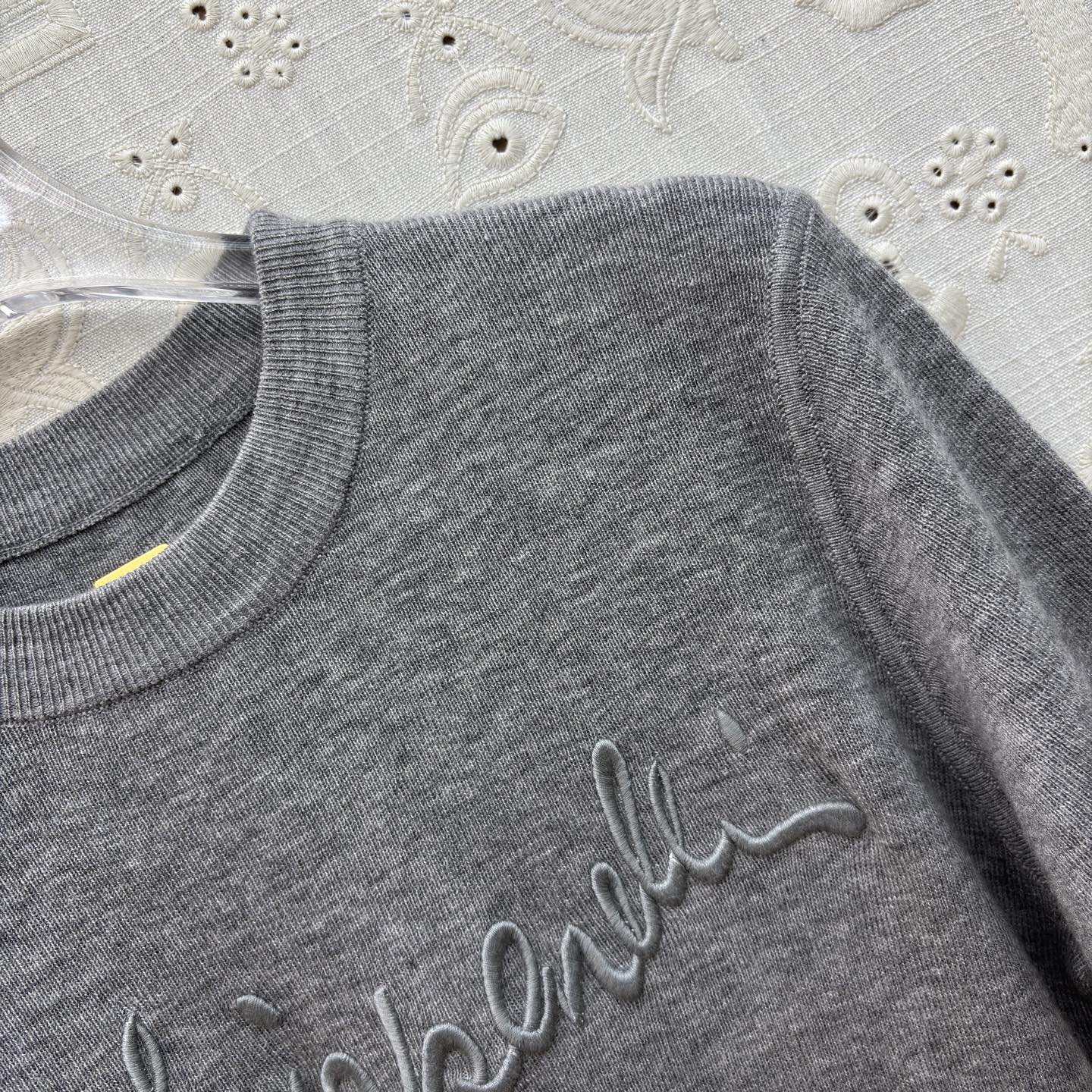 Sch 经典刺绣立体字母T恤 软糯亲肤的面料 春夏换季最值得入手的低调奢品 四色SML