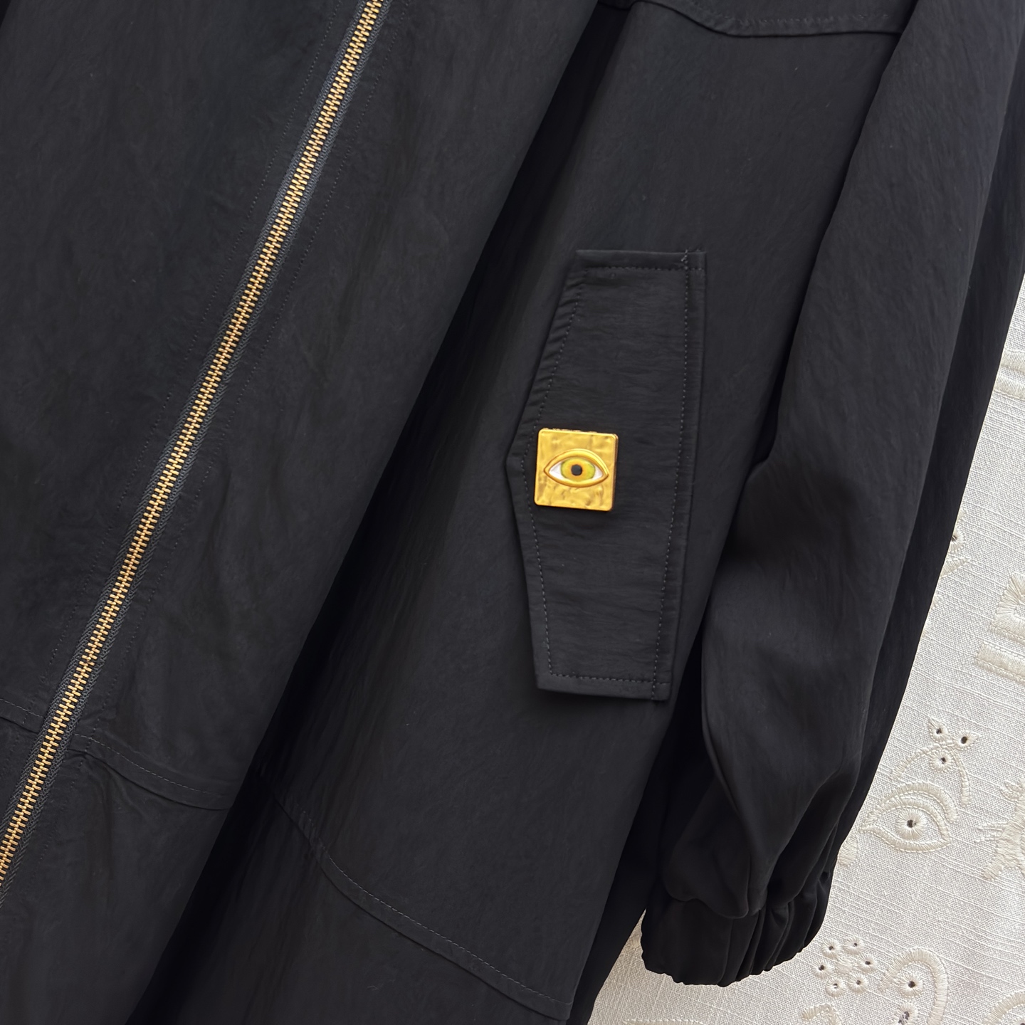 Sch 26早春 金匙扣高阶质感拉链式风衣 解锁秋日穿搭格调 黑金撞色自带奢感 利落廓形藏肉显瘦 金属拉