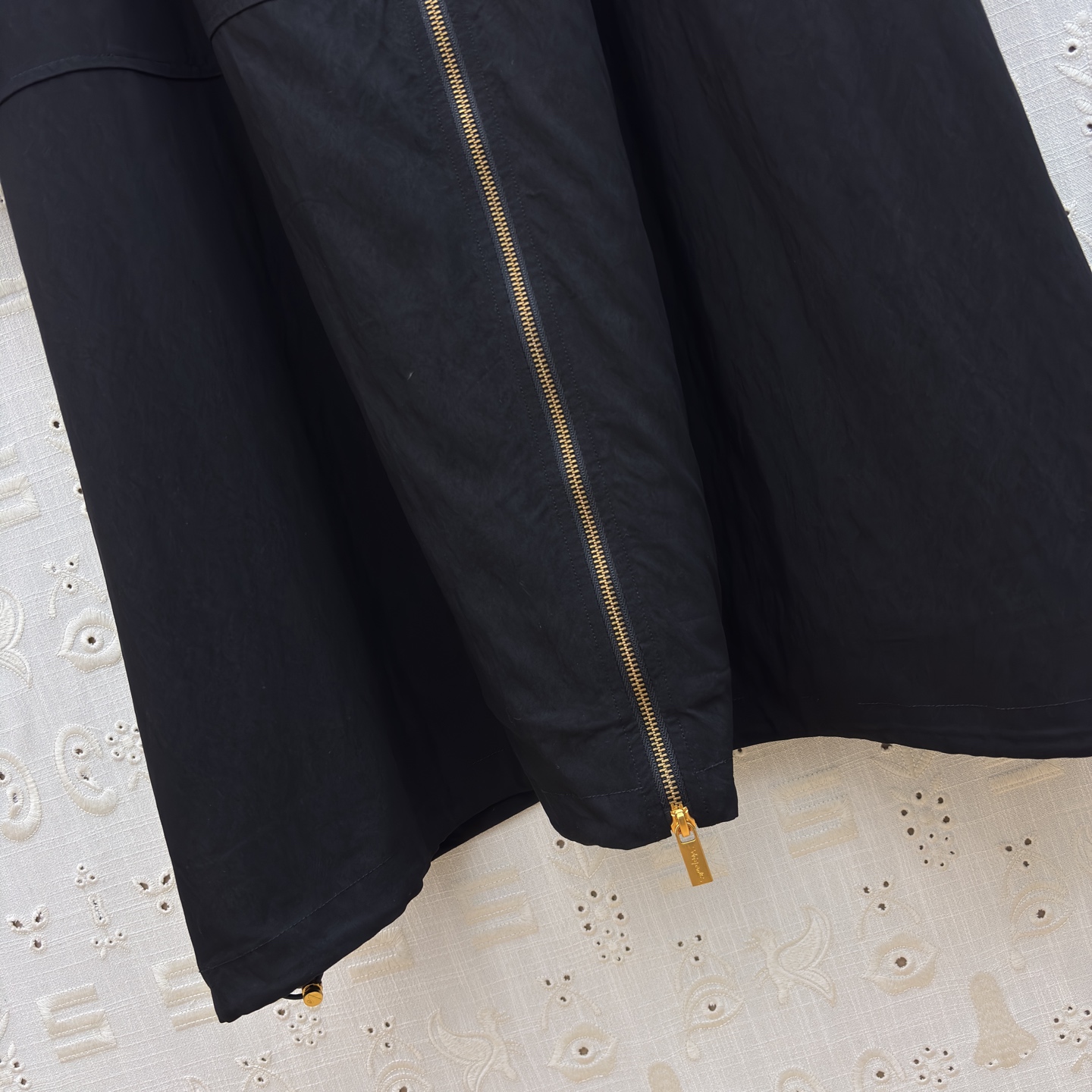 Sch 26早春 金匙扣高阶质感拉链式风衣 解锁秋日穿搭格调 黑金撞色自带奢感 利落廓形藏肉显瘦 金属拉