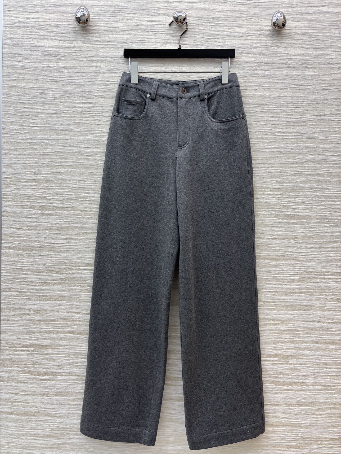 Bc26春夏季新品 灰色弹力棉质阔腿裤 一眼就会喜欢它上身的腔调感 版型都太好看了 静谧的高级灰色 沉稳