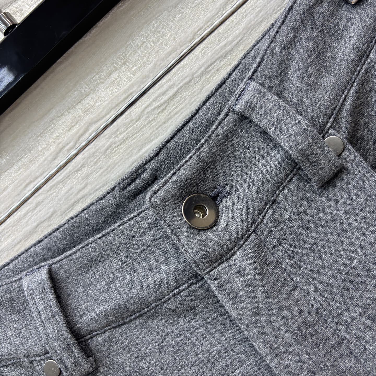 Bc26春夏季新品 灰色弹力棉质阔腿裤 一眼就会喜欢它上身的腔调感 版型都太好看了 静谧的高级灰色 沉稳