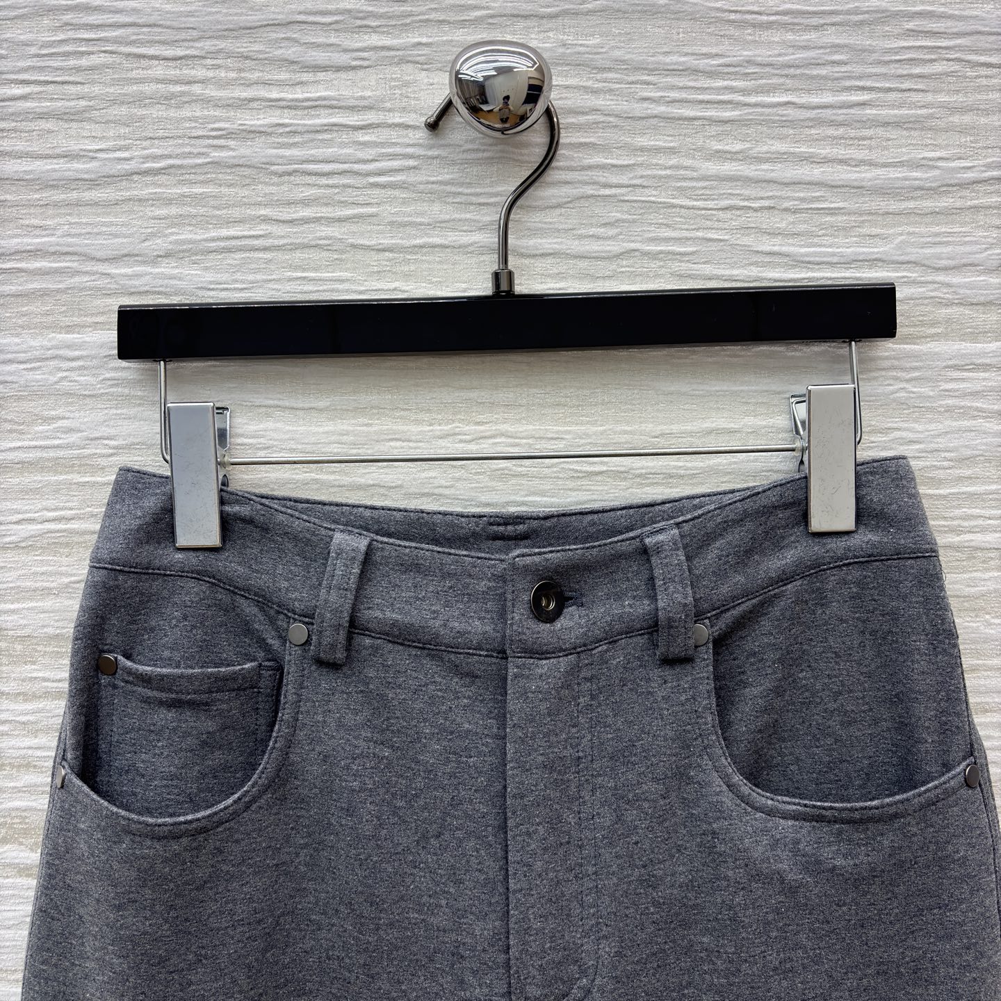 Bc26春夏季新品 灰色弹力棉质阔腿裤 一眼就会喜欢它上身的腔调感 版型都太好看了 静谧的高级灰色 沉稳