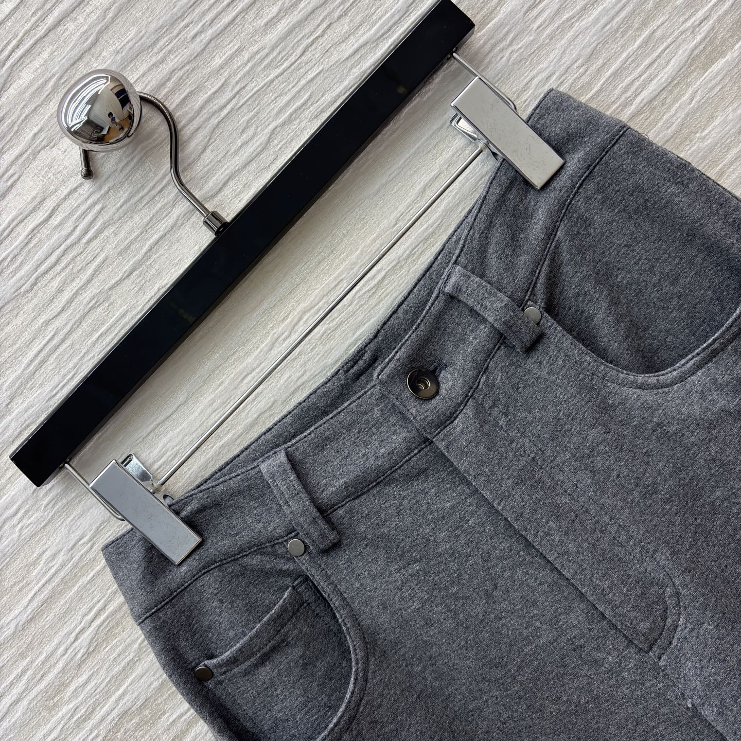 Bc26春夏季新品 灰色弹力棉质阔腿裤 一眼就会喜欢它上身的腔调感 版型都太好看了 静谧的高级灰色 沉稳