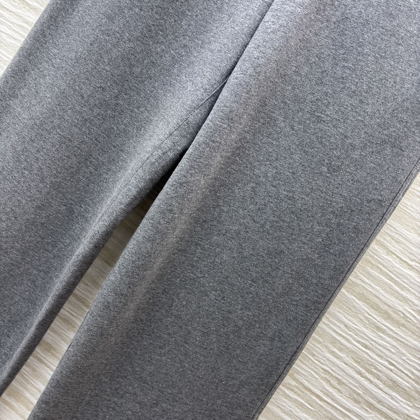 Bc26春夏季新品 灰色弹力棉质阔腿裤 一眼就会喜欢它上身的腔调感 版型都太好看了 静谧的高级灰色 沉稳