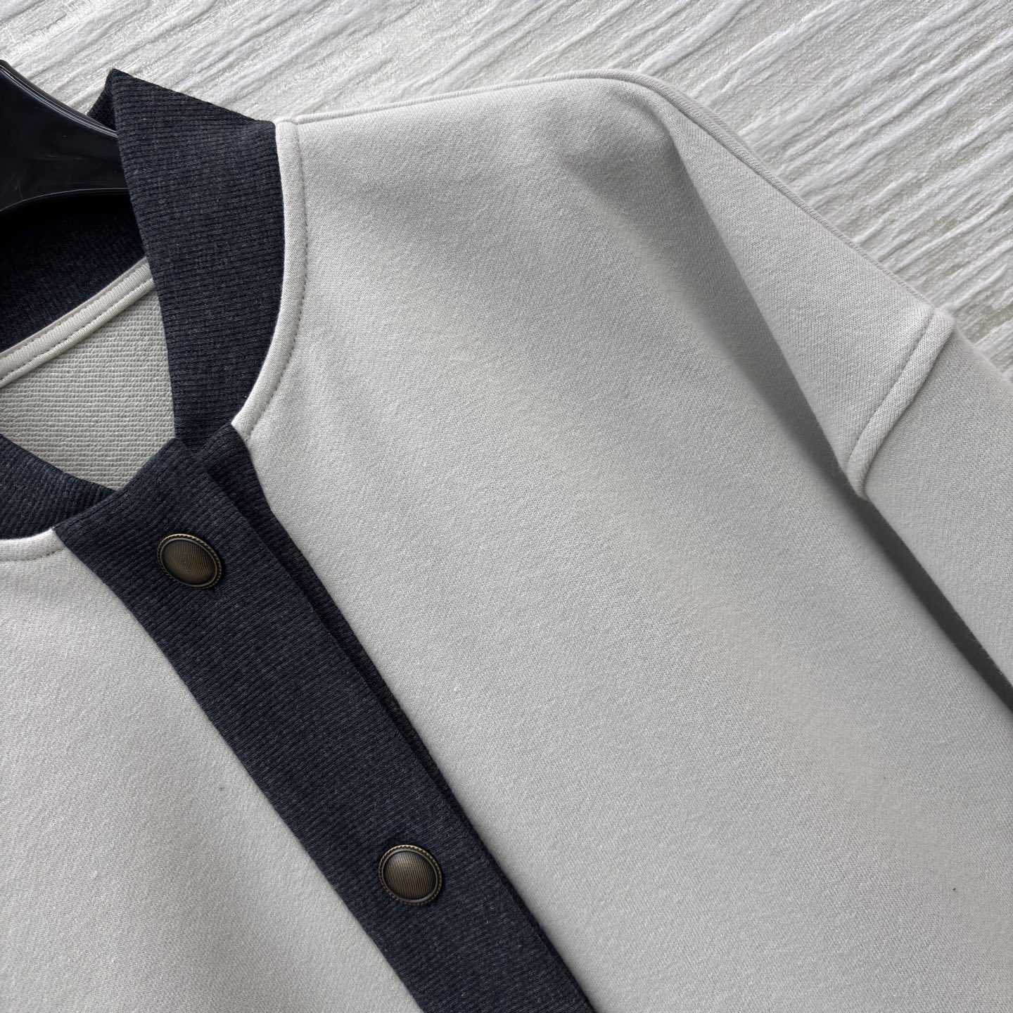 Bc26春季 撞色边卫衣开衫外套 棉质开衫式运动卫衣设计 格调优雅的单品 金属纽扣经过手工工艺处理 呈现