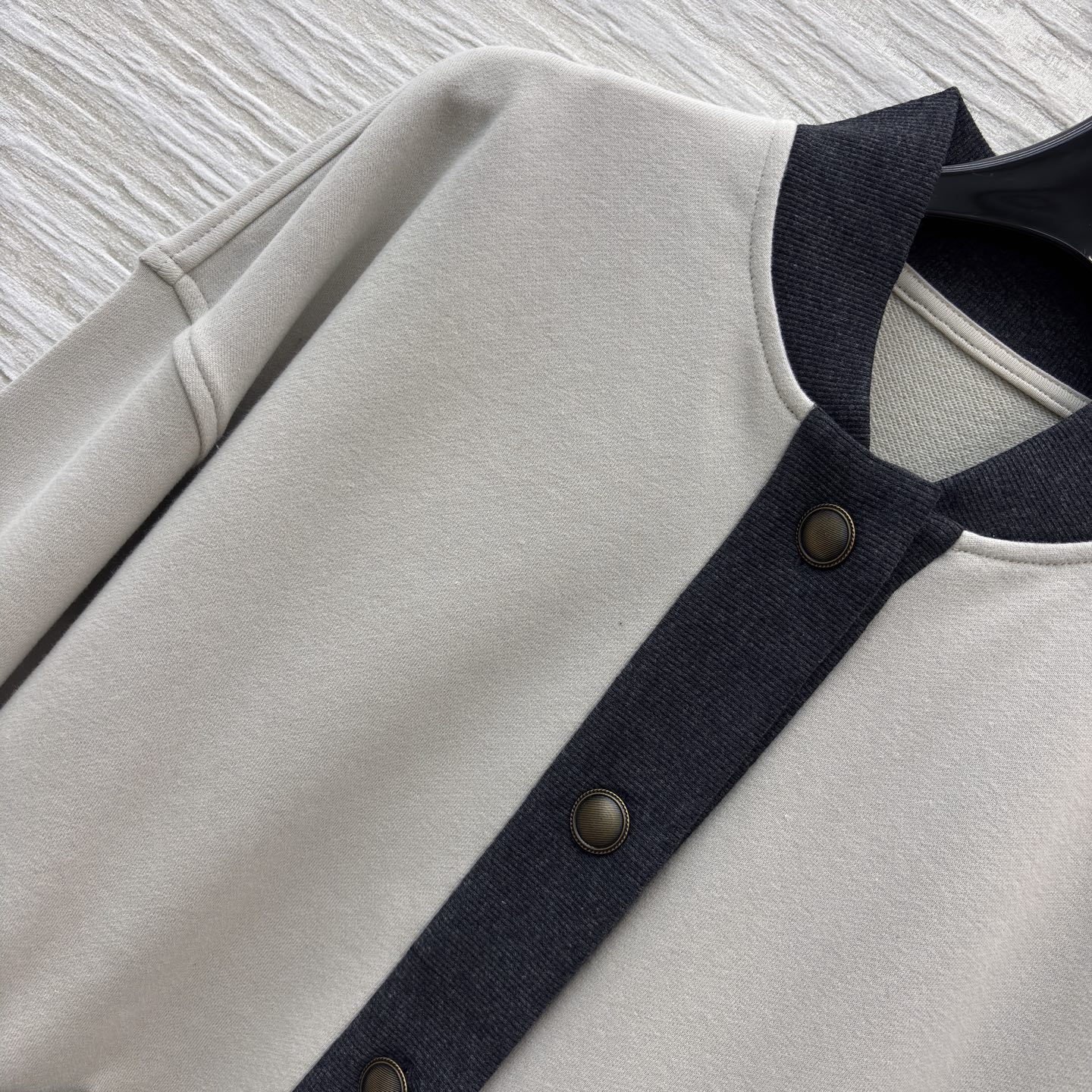 Bc26春季 撞色边卫衣开衫外套 棉质开衫式运动卫衣设计 格调优雅的单品 金属纽扣经过手工工艺处理 呈现