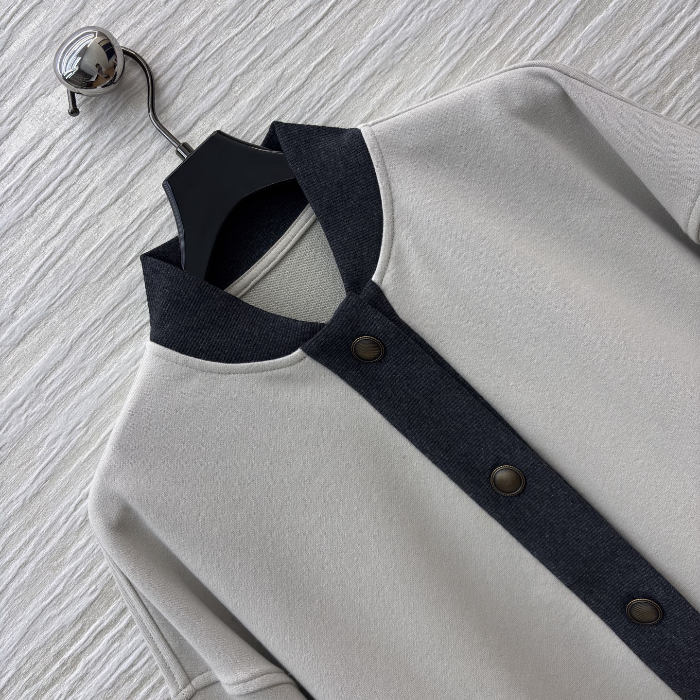 Bc26春季 撞色边卫衣开衫外套 棉质开衫式运动卫衣设计 格调优雅的单品 金属纽扣经过手工工艺处理 呈现