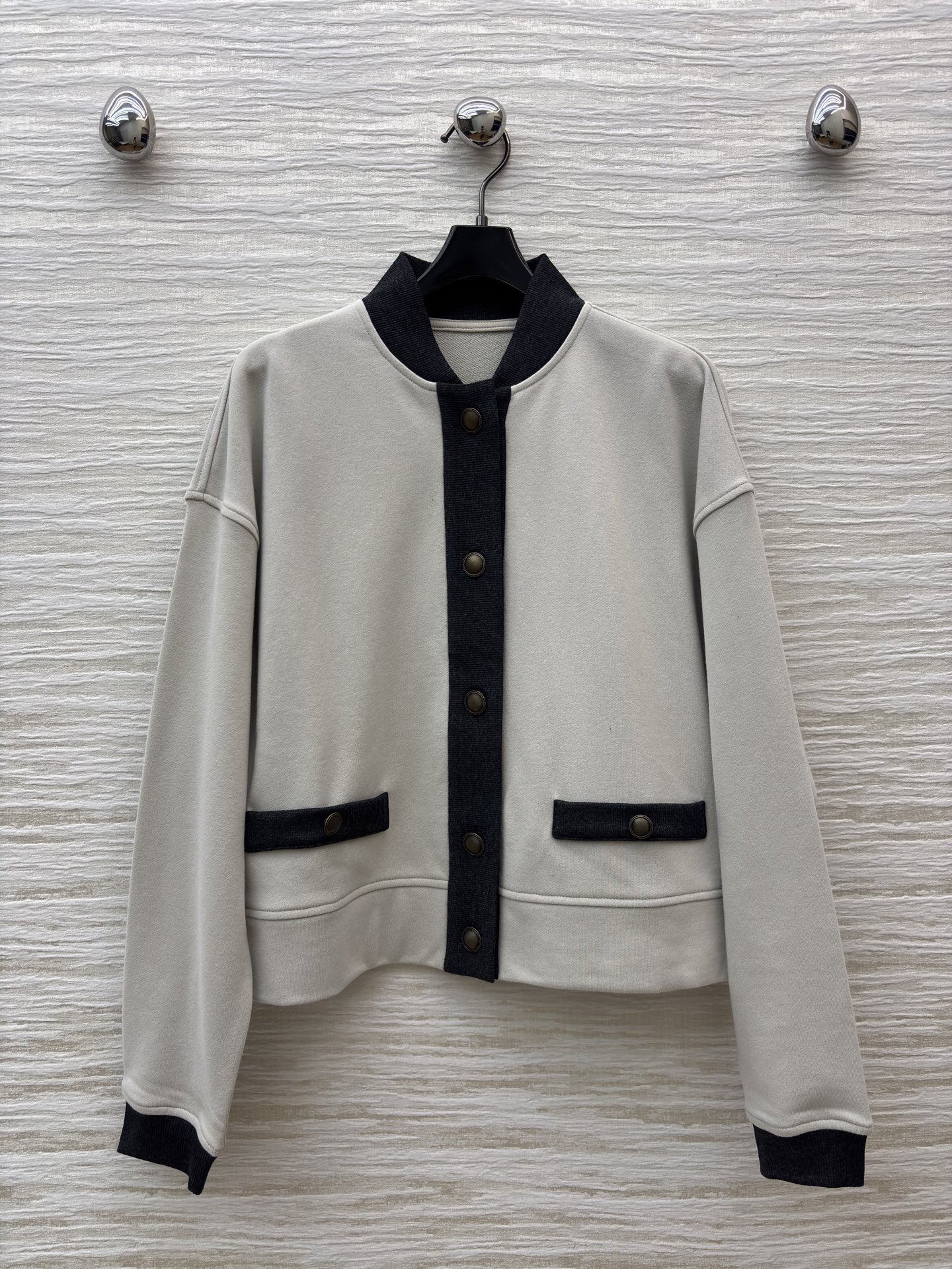 Bc26春季 撞色边卫衣开衫外套 棉质开衫式运动卫衣设计 格调优雅的单品 金属纽扣经过手工工艺处理 呈现