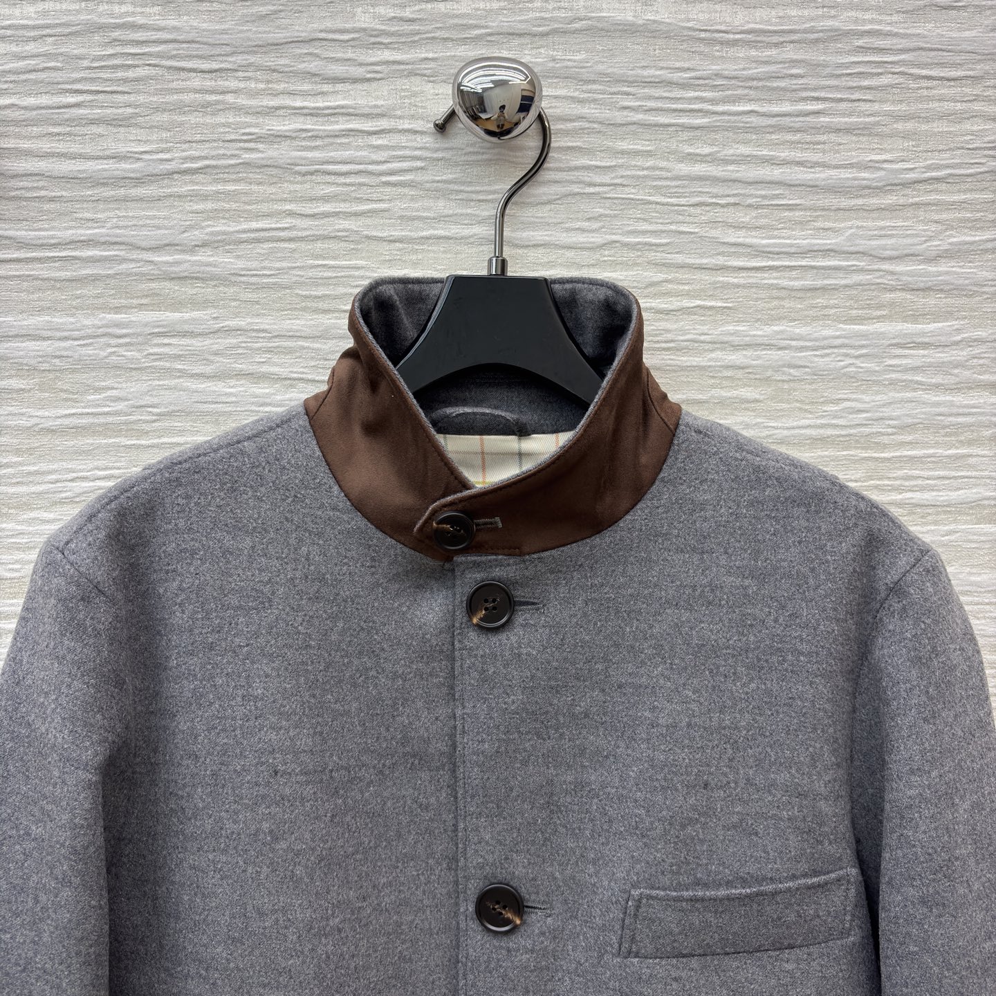L早春 深灰色质感松弛老钱风羊毛混纺立领夹克 格纹内里麂皮立领 羊毛天丝混纺面料 柔软亲肤 触感如云，垂