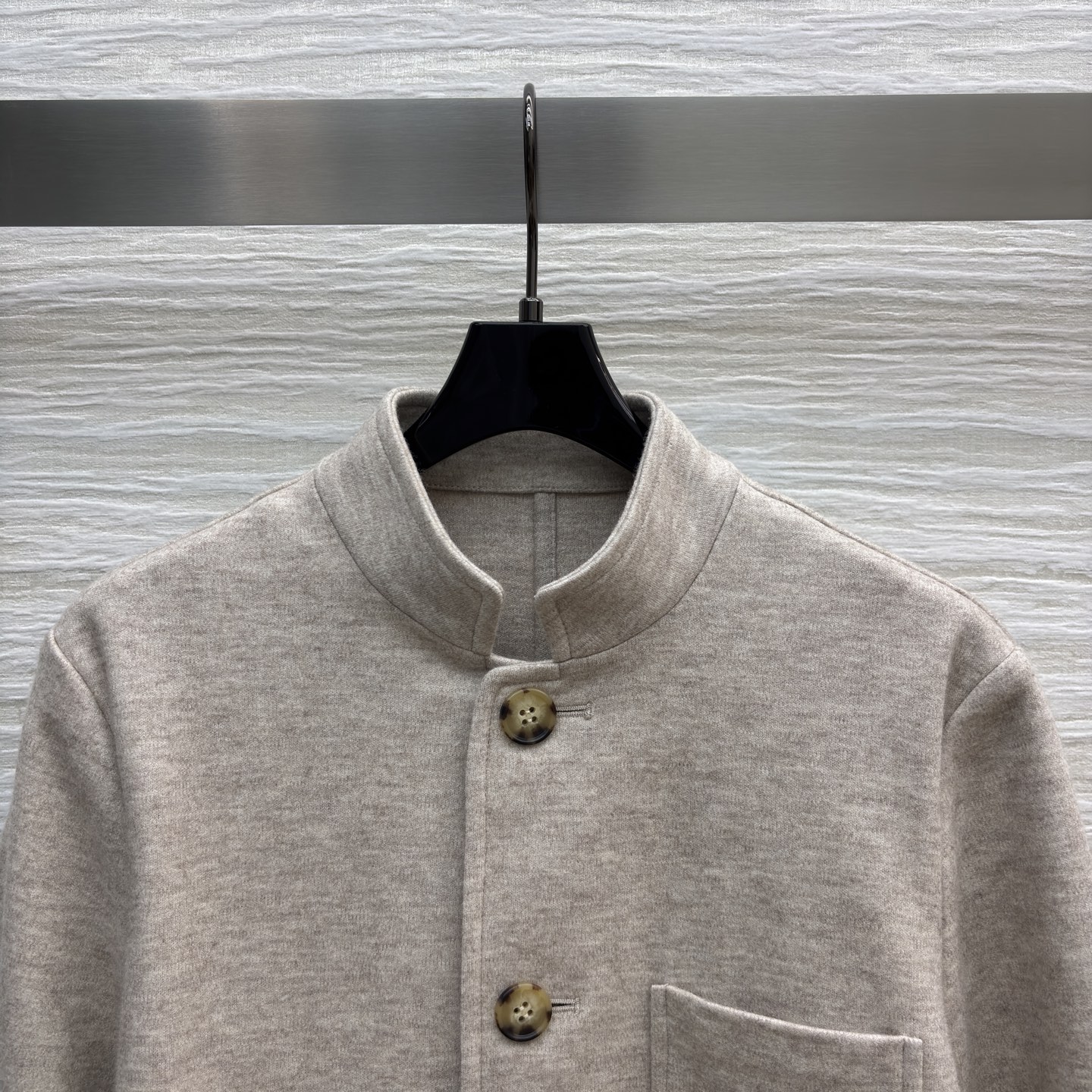 Loro piana26春季新品 两色立领羊毛西服 轻松切换通勤或商务场合 是春季衣橱里的经典百搭单品 