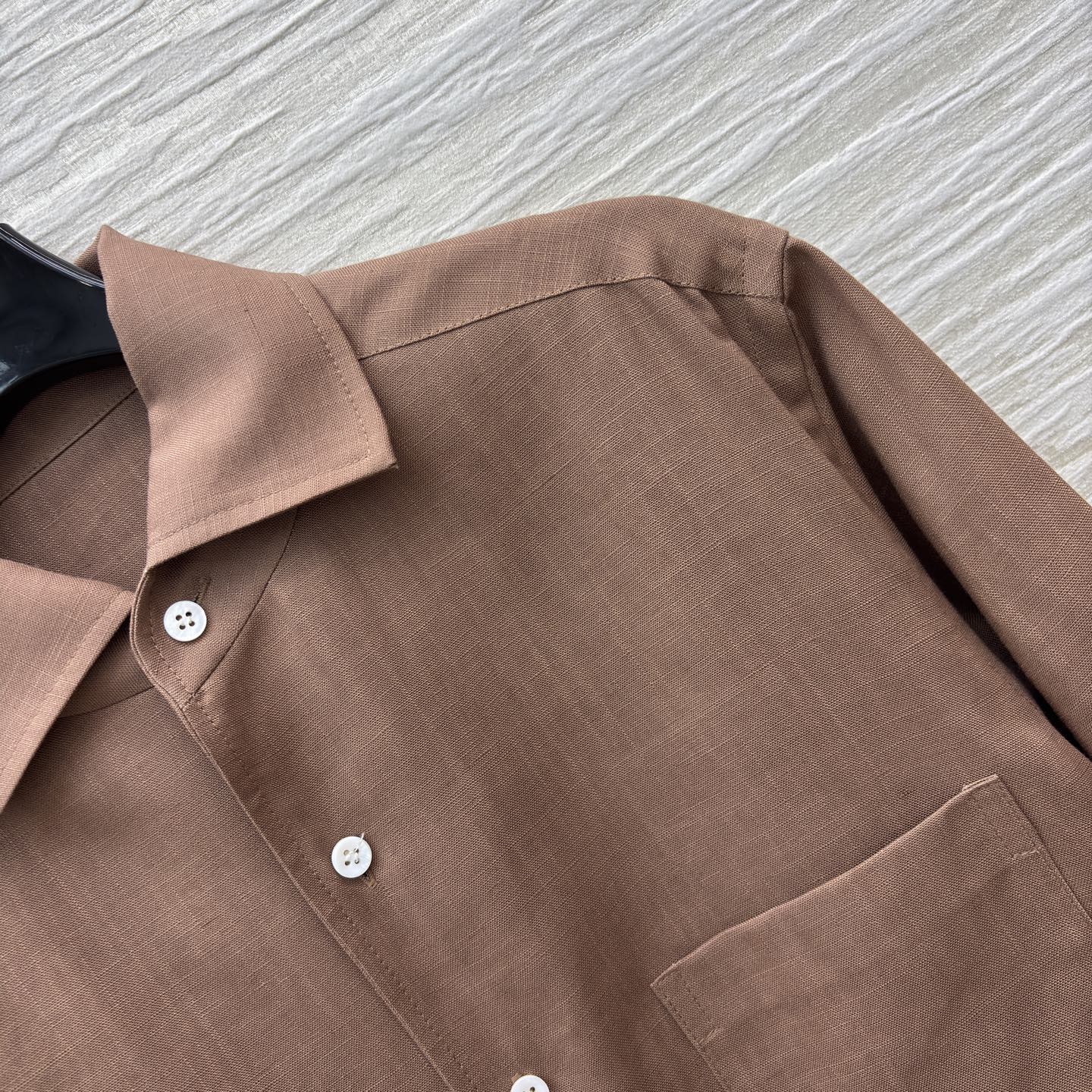 L春夏 亚麻衬衫 法式松弛感拿捏了 慵懒又随性 贝壳扣 随便一站 就是画报里的女主角 两色SML