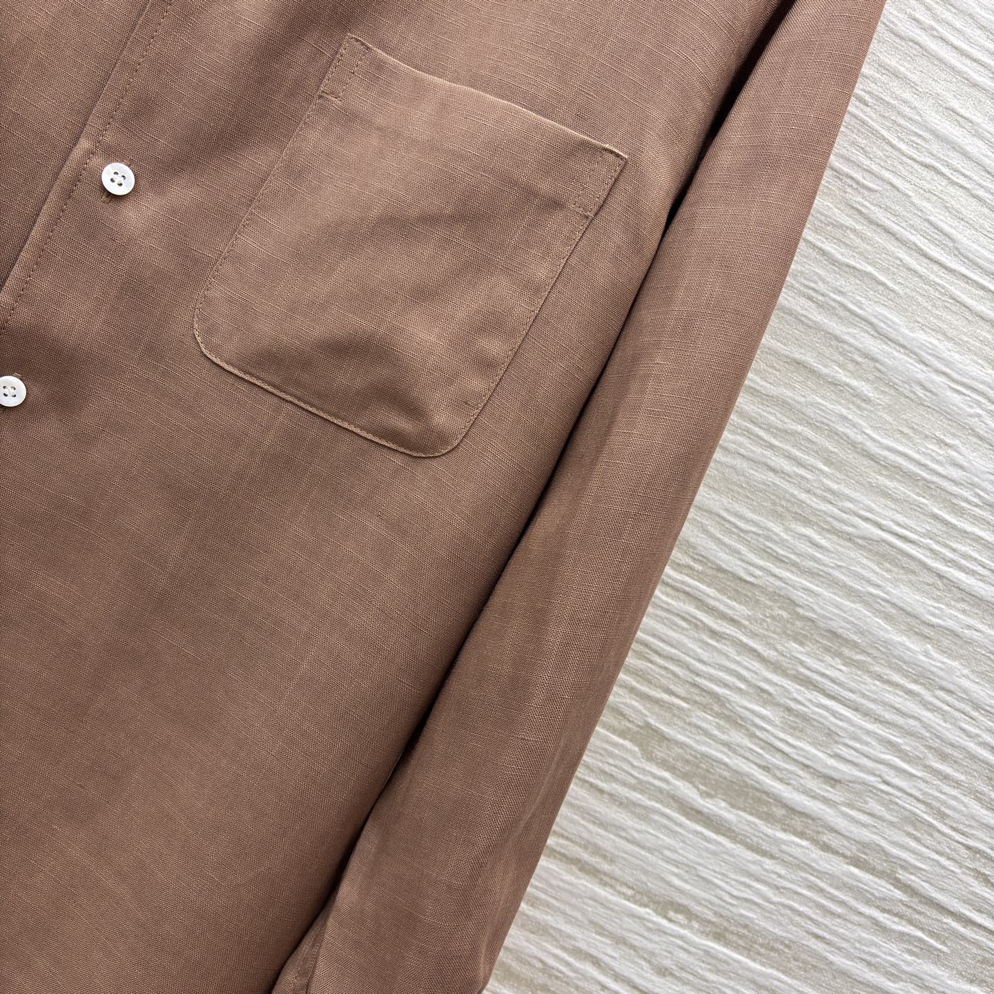 L春夏 亚麻衬衫 法式松弛感拿捏了 慵懒又随性 贝壳扣 随便一站 就是画报里的女主角 两色SML