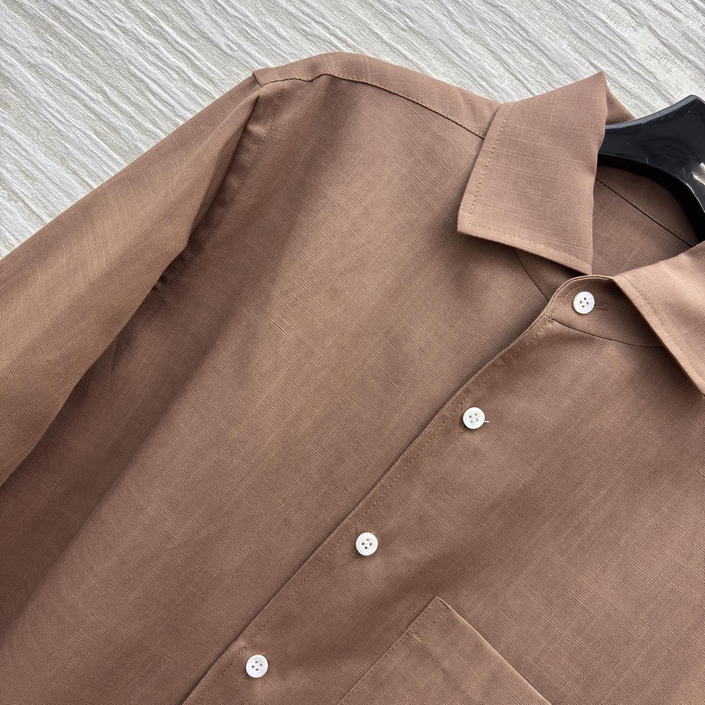 L春夏 亚麻衬衫 法式松弛感拿捏了 慵懒又随性 贝壳扣 随便一站 就是画报里的女主角 两色SML