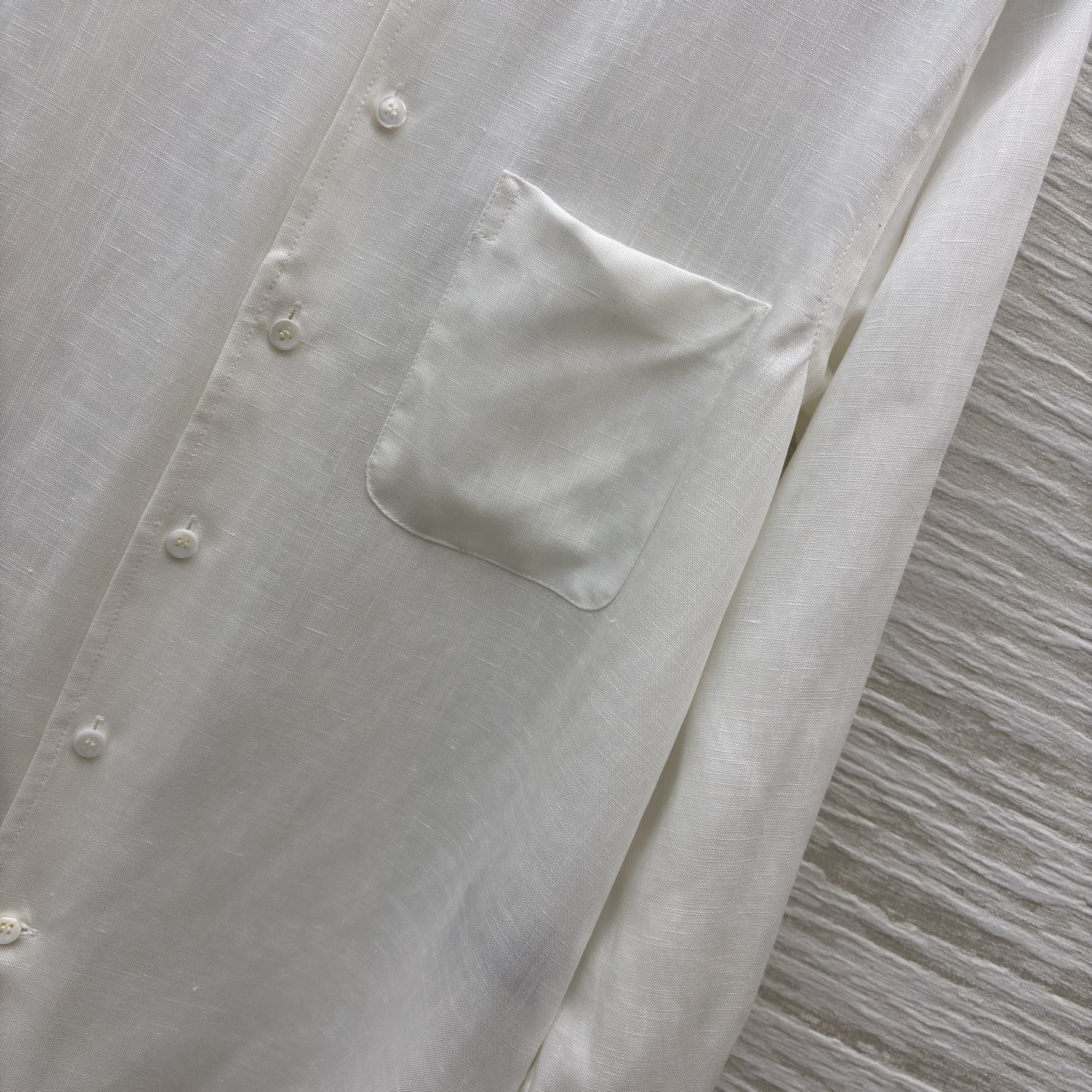 L春夏 亚麻衬衫 法式松弛感拿捏了 慵懒又随性 贝壳扣 随便一站 就是画报里的女主角 两色SML