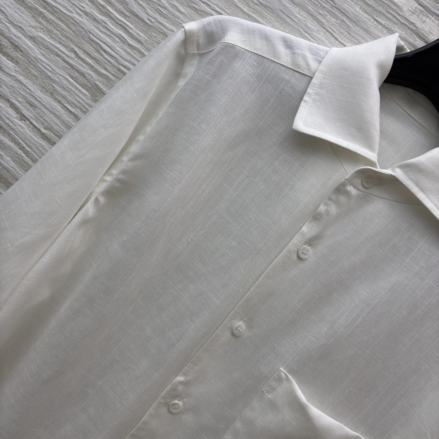 L春夏 亚麻衬衫 法式松弛感拿捏了 慵懒又随性 贝壳扣 随便一站 就是画报里的女主角 两色SML