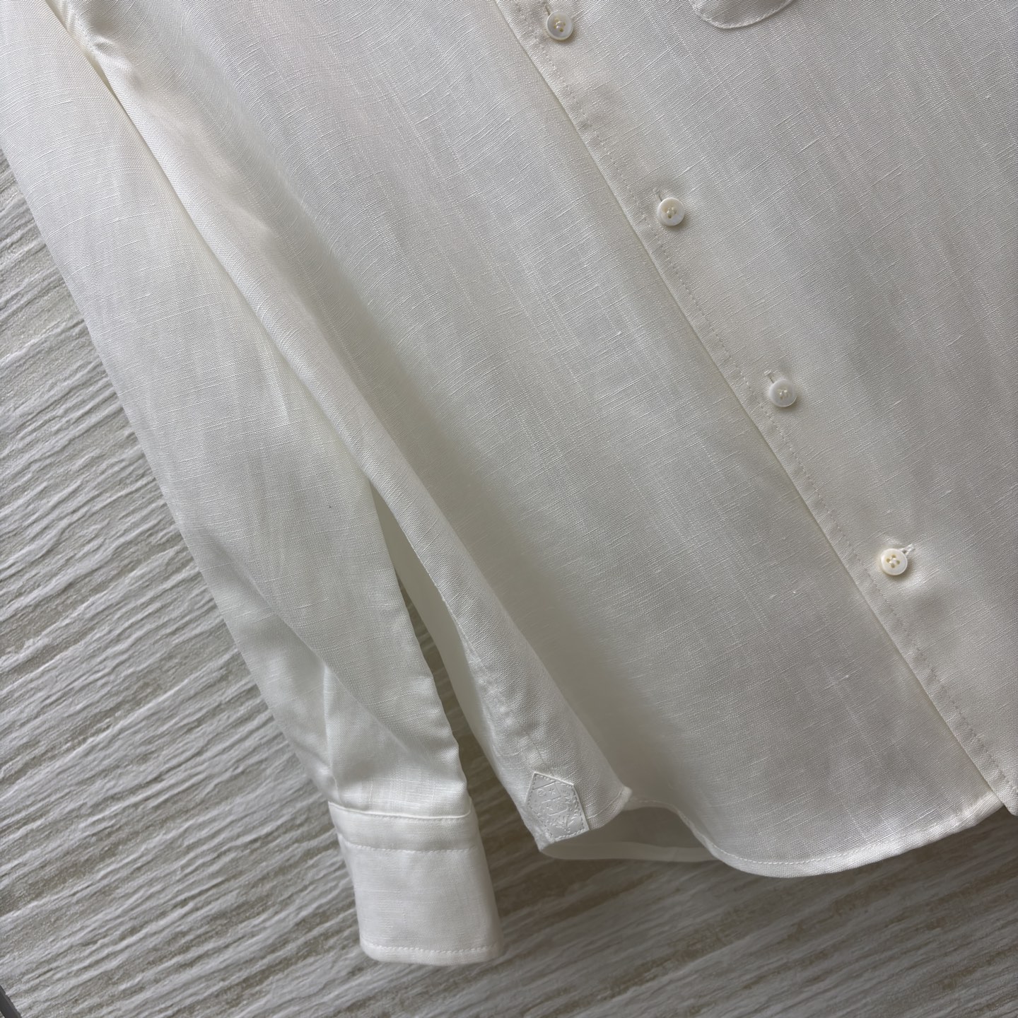 L春夏 亚麻衬衫 法式松弛感拿捏了 慵懒又随性 贝壳扣 随便一站 就是画报里的女主角 两色SML