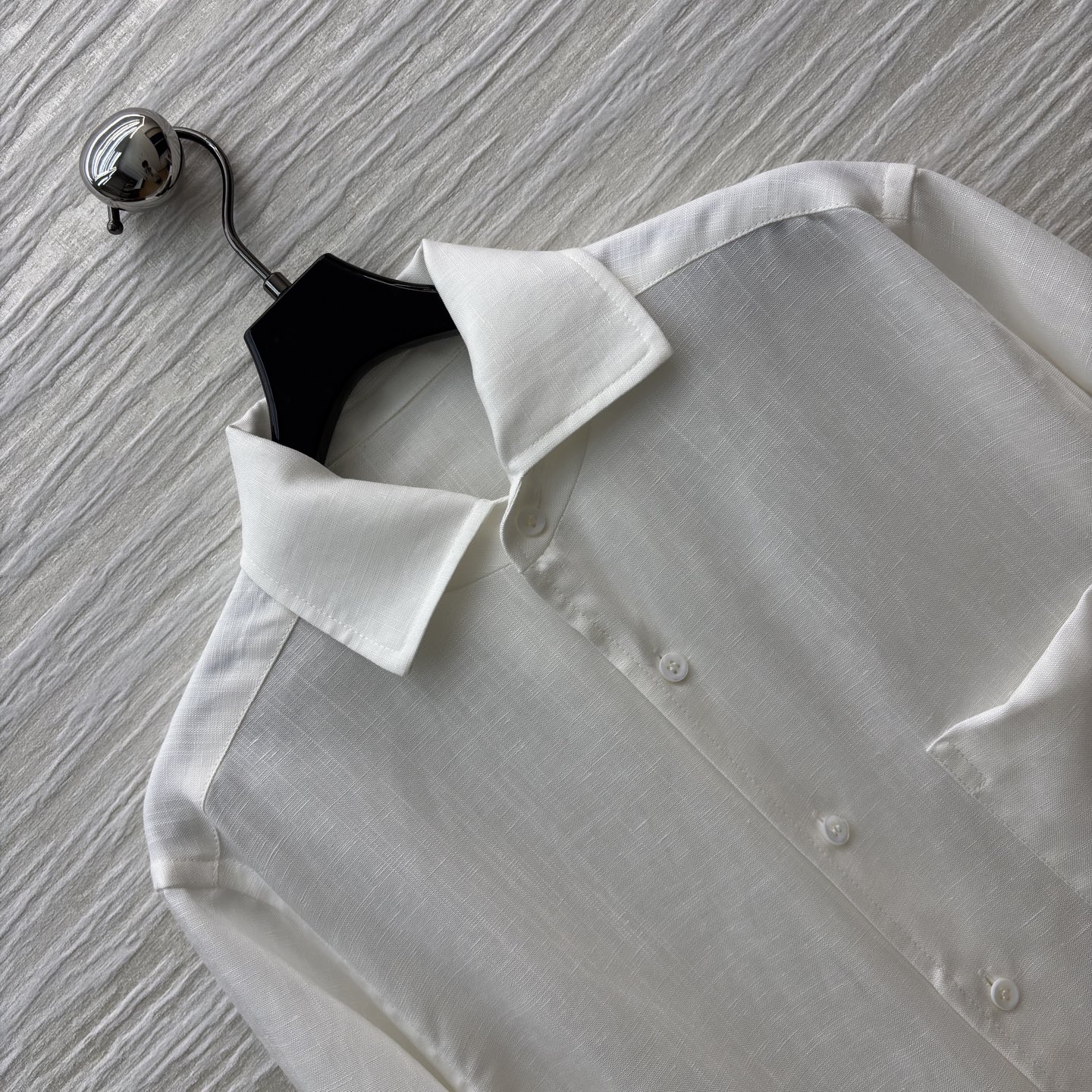 L春夏 亚麻衬衫 法式松弛感拿捏了 慵懒又随性 贝壳扣 随便一站 就是画报里的女主角 两色SML