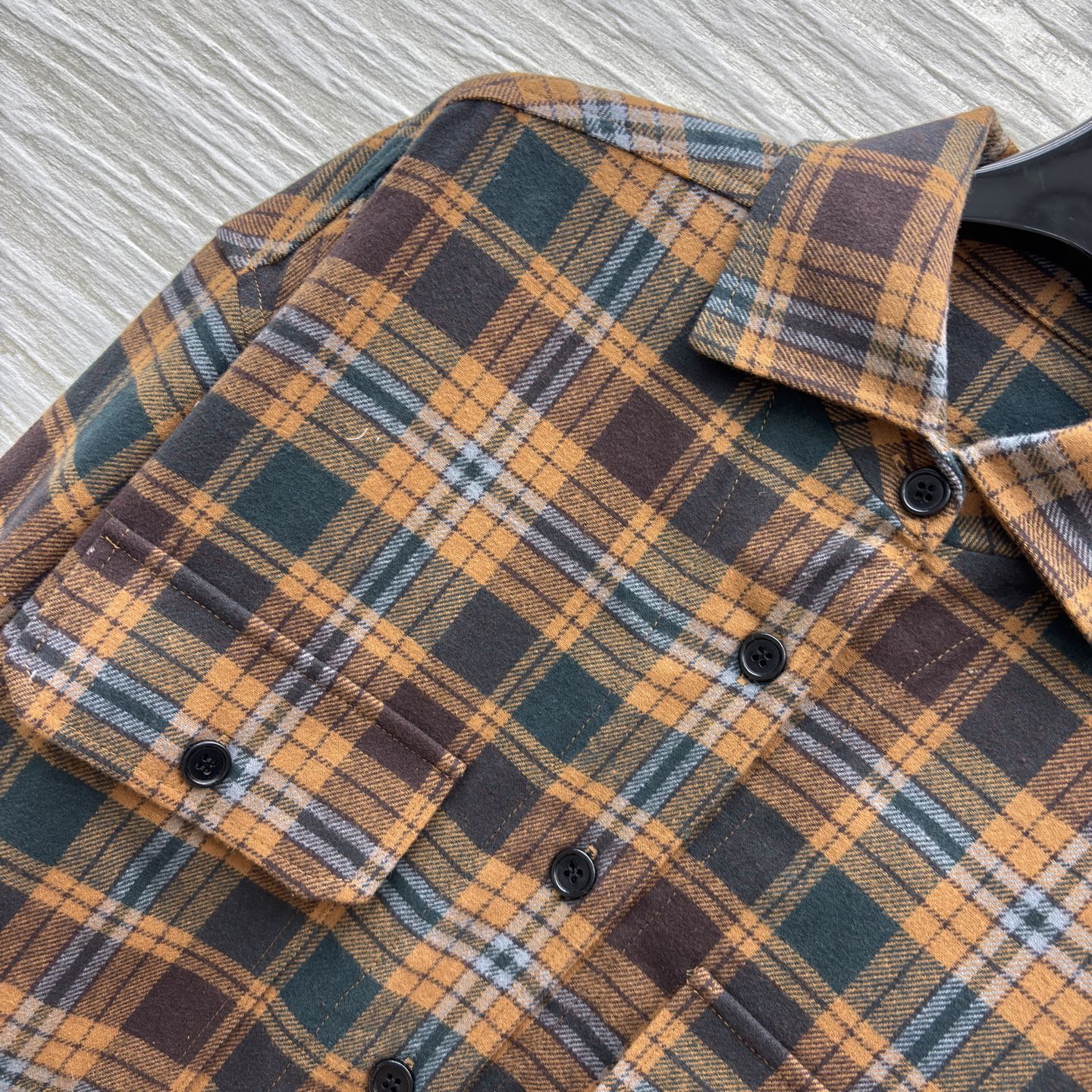 26春季新品 LP经典格纹磨毛衬衫 通过低饱和度色系的巧妙叠穿 营造出一种不费力的松弛感与高级感 100