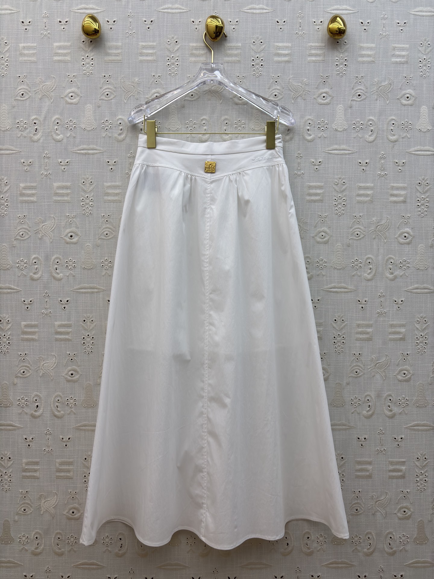 Sch泡泡袖衬衫搭配半裙 小V领+金属扣点缀 泡泡袖藏起手臂线条 A字大摆裙利落又藏肉 单穿成套都好看 