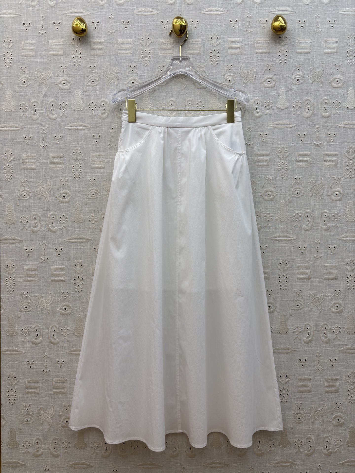 Sch泡泡袖衬衫搭配半裙 小V领+金属扣点缀 泡泡袖藏起手臂线条 A字大摆裙利落又藏肉 单穿成套都好看 