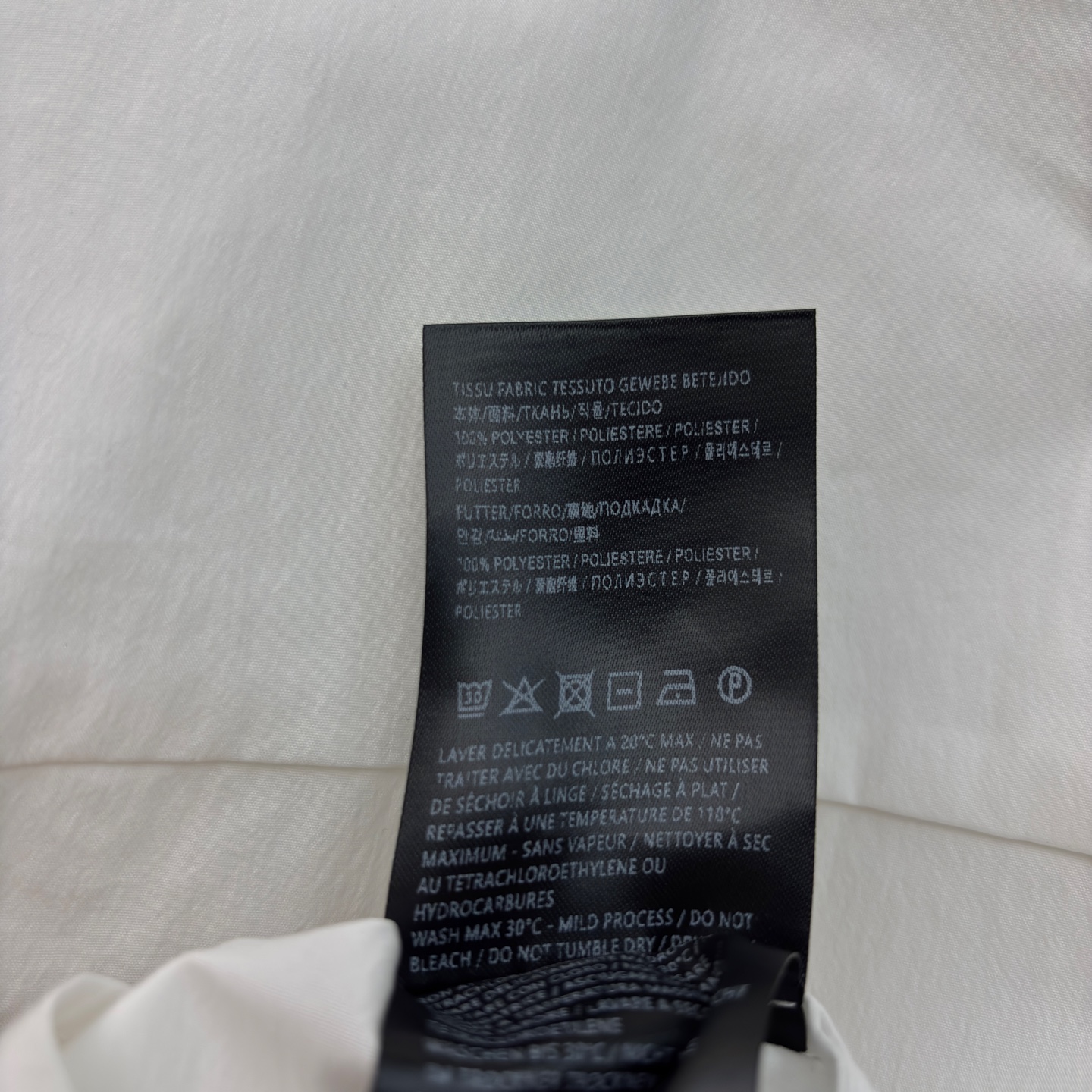 Sch泡泡袖衬衫搭配半裙 小V领+金属扣点缀 泡泡袖藏起手臂线条 A字大摆裙利落又藏肉 单穿成套都好看 