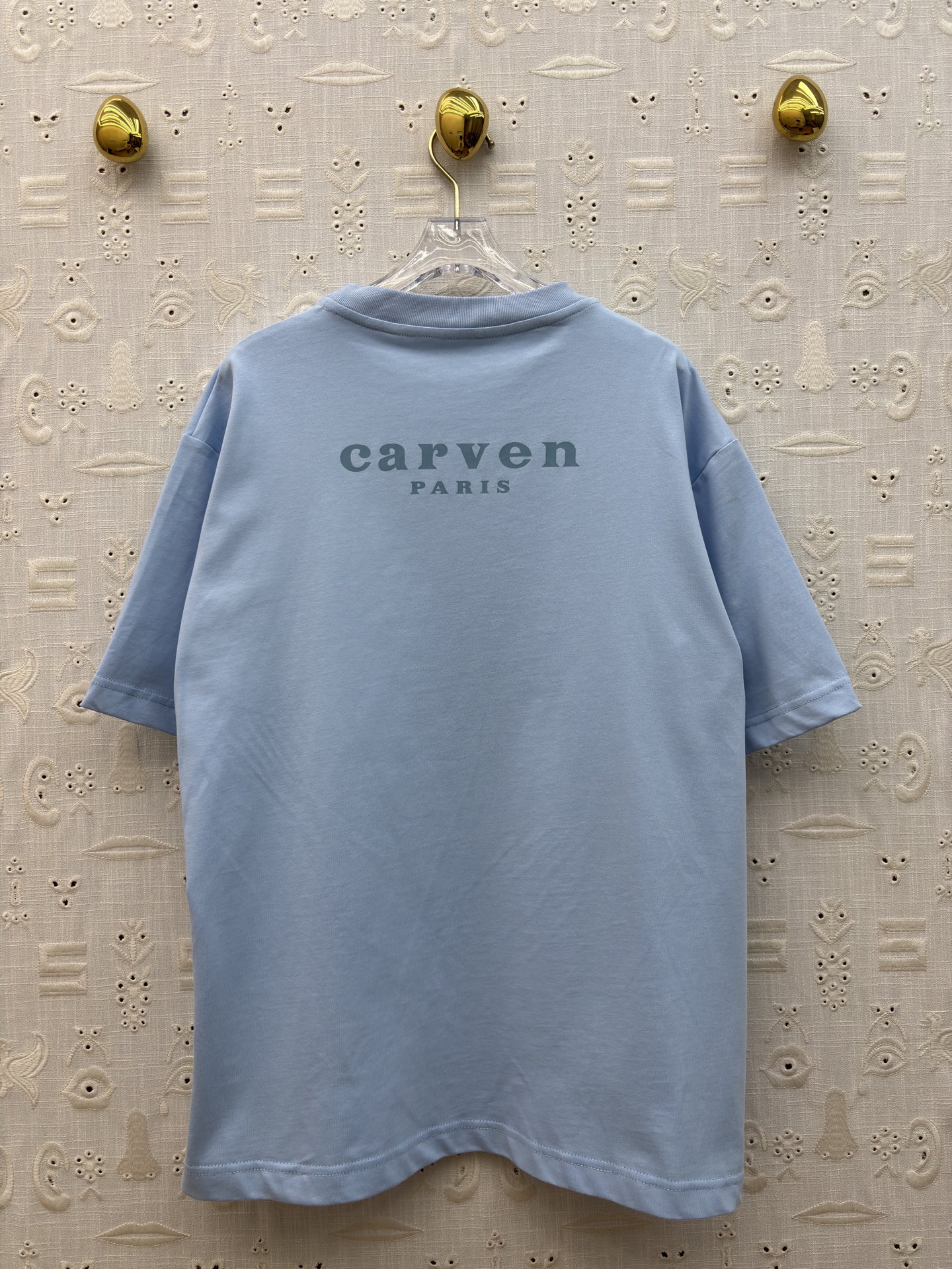 Carv*圆领字母T恤 衣柜里的万能选手 干净利落的版型 背后低调的字母印花 随性又高级 怎么搭都不出错