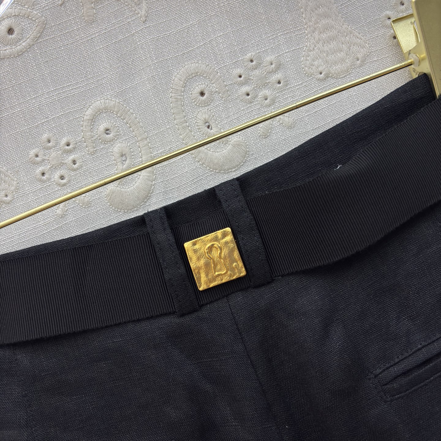 Sch亚麻阔腿裤 把松弛感焊在身上 高腰系带勾勒腰线 宽松版型藏肉显瘦 透气亚麻自带度假氛围 通勤出街一