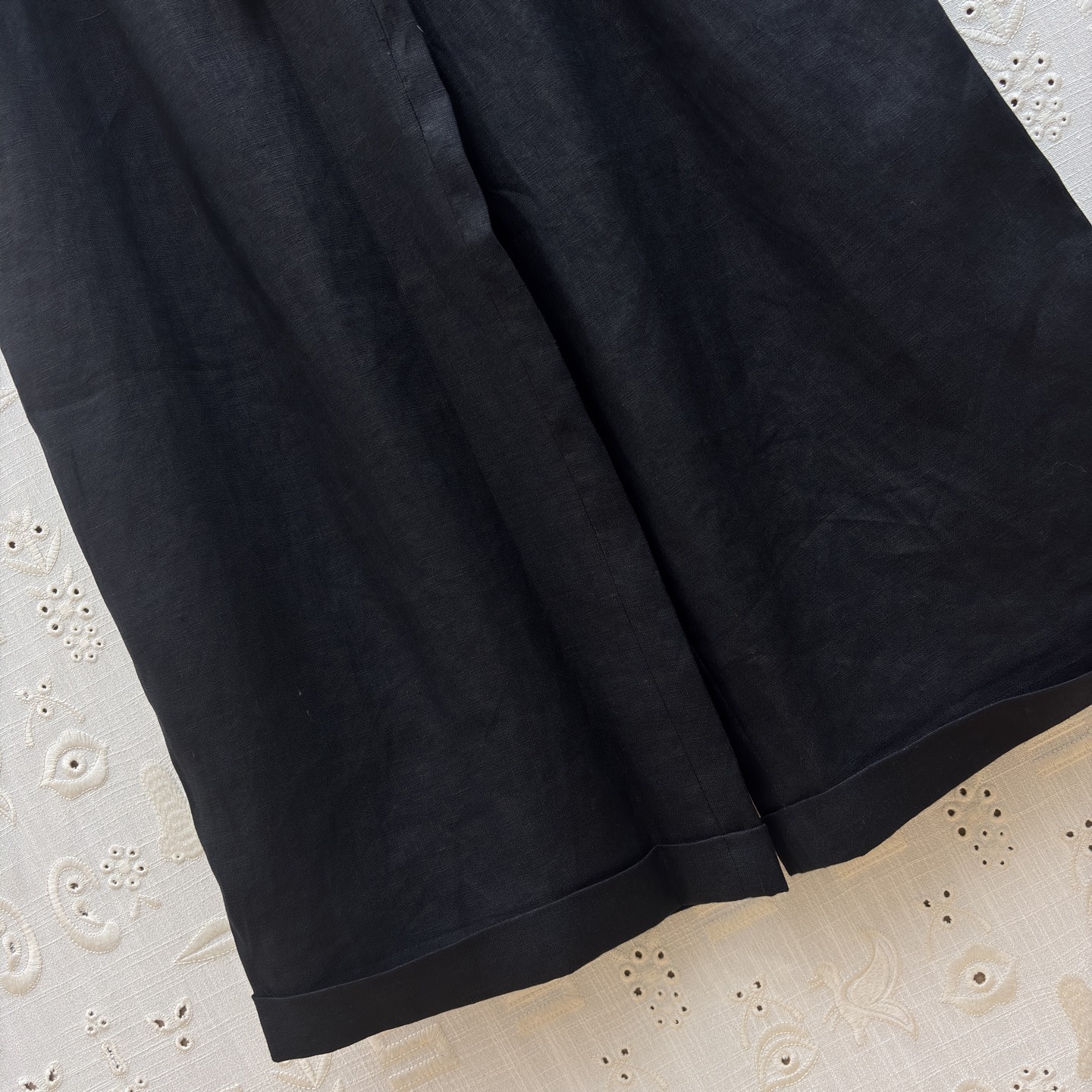 Sch亚麻阔腿裤 把松弛感焊在身上 高腰系带勾勒腰线 宽松版型藏肉显瘦 透气亚麻自带度假氛围 通勤出街一