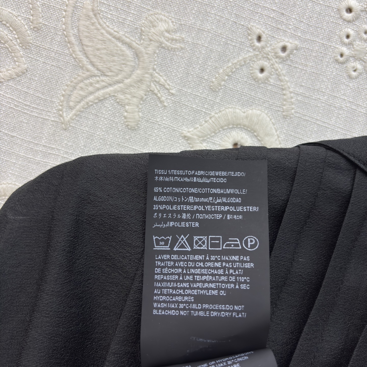 Sch两件式衬衫裙 承包整个夏天的松弛感 两色都是不费力的高级 风琴褶设计搭配同色系腰带 藏肉又显比例 