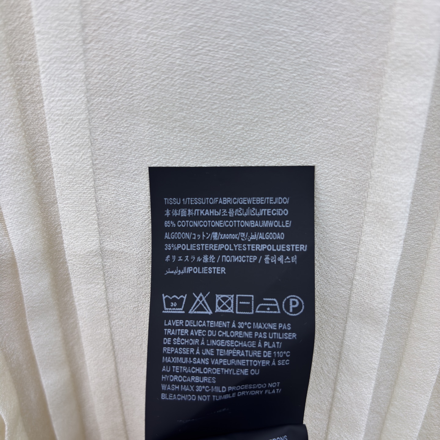 Sch两件式衬衫裙 承包整个夏天的松弛感 两色都是不费力的高级 风琴褶设计搭配同色系腰带 藏肉又显比例 