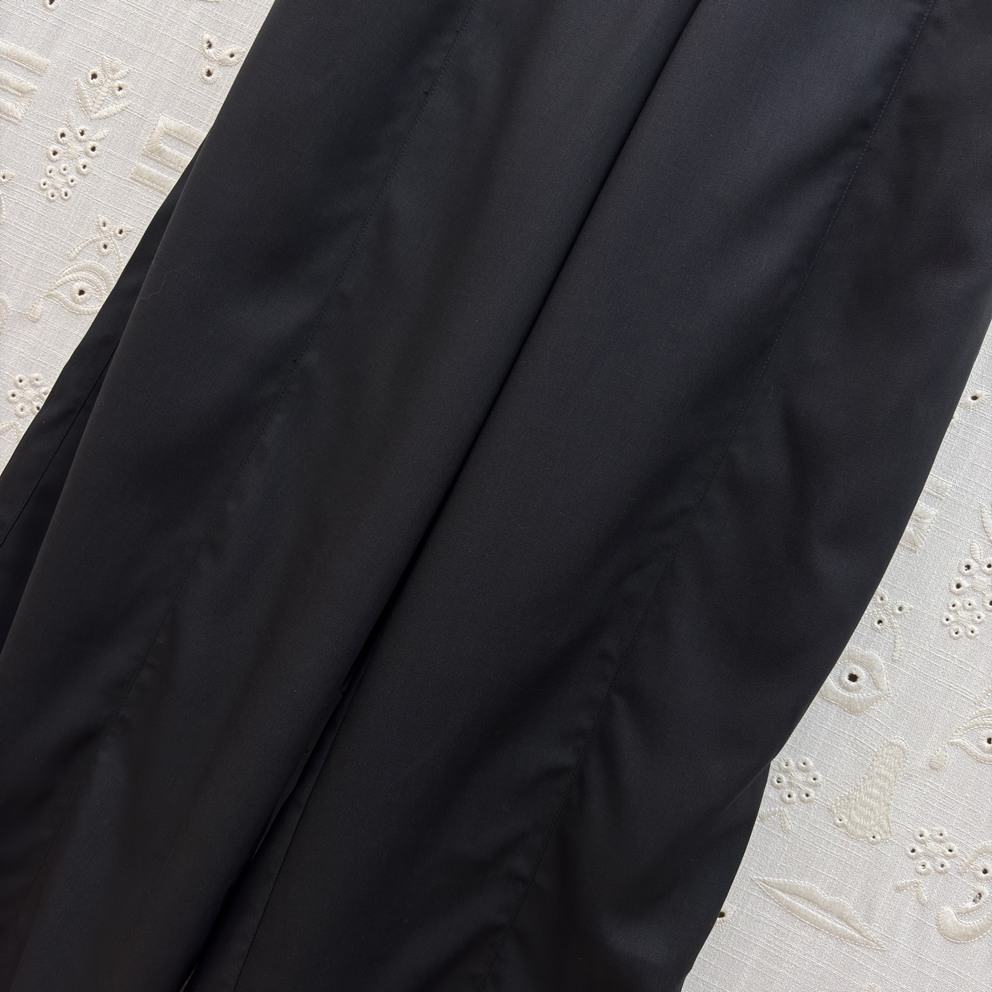 Sch高级感金扣套装 经典黑白两色 自带清冷贵气 质感顺滑垂顺 金扣细节精致点睛 衬衫利落有型 阔腿裤藏