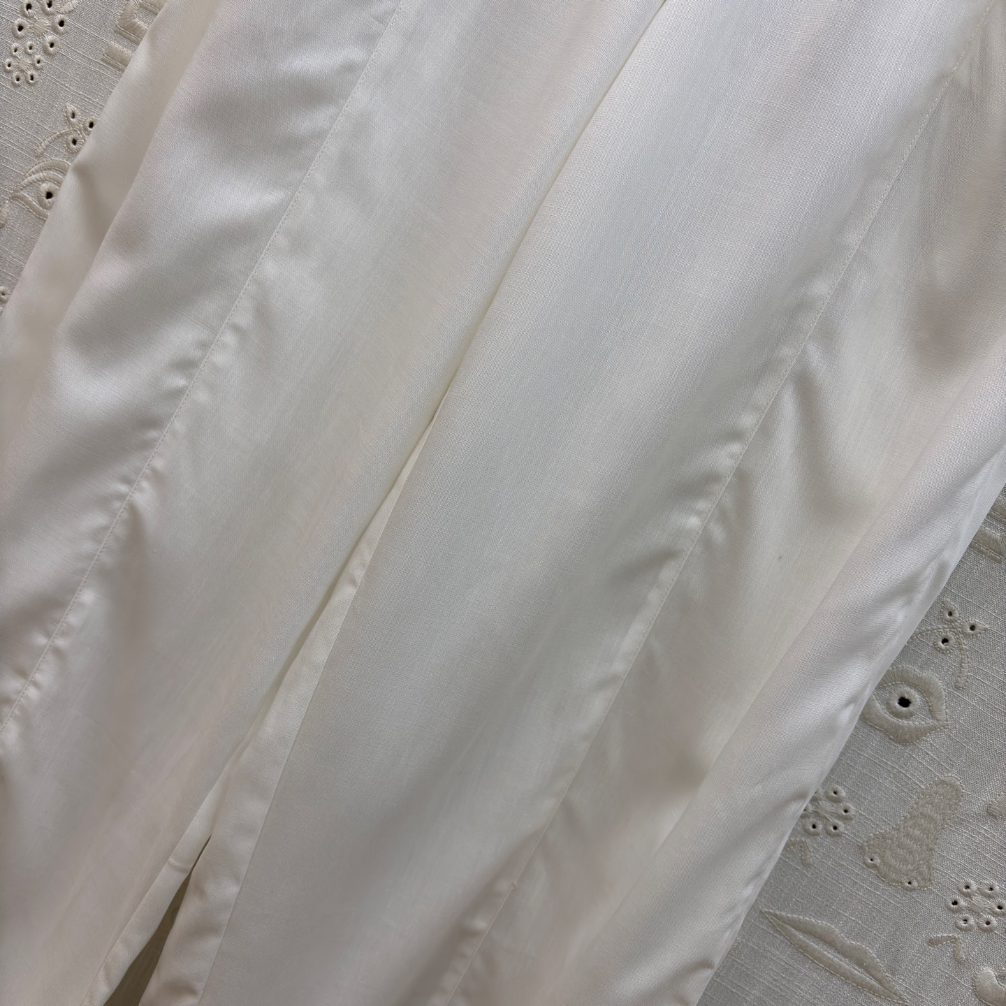 Sch高级感金扣套装 经典黑白两色 自带清冷贵气 质感顺滑垂顺 金扣细节精致点睛 衬衫利落有型 阔腿裤藏