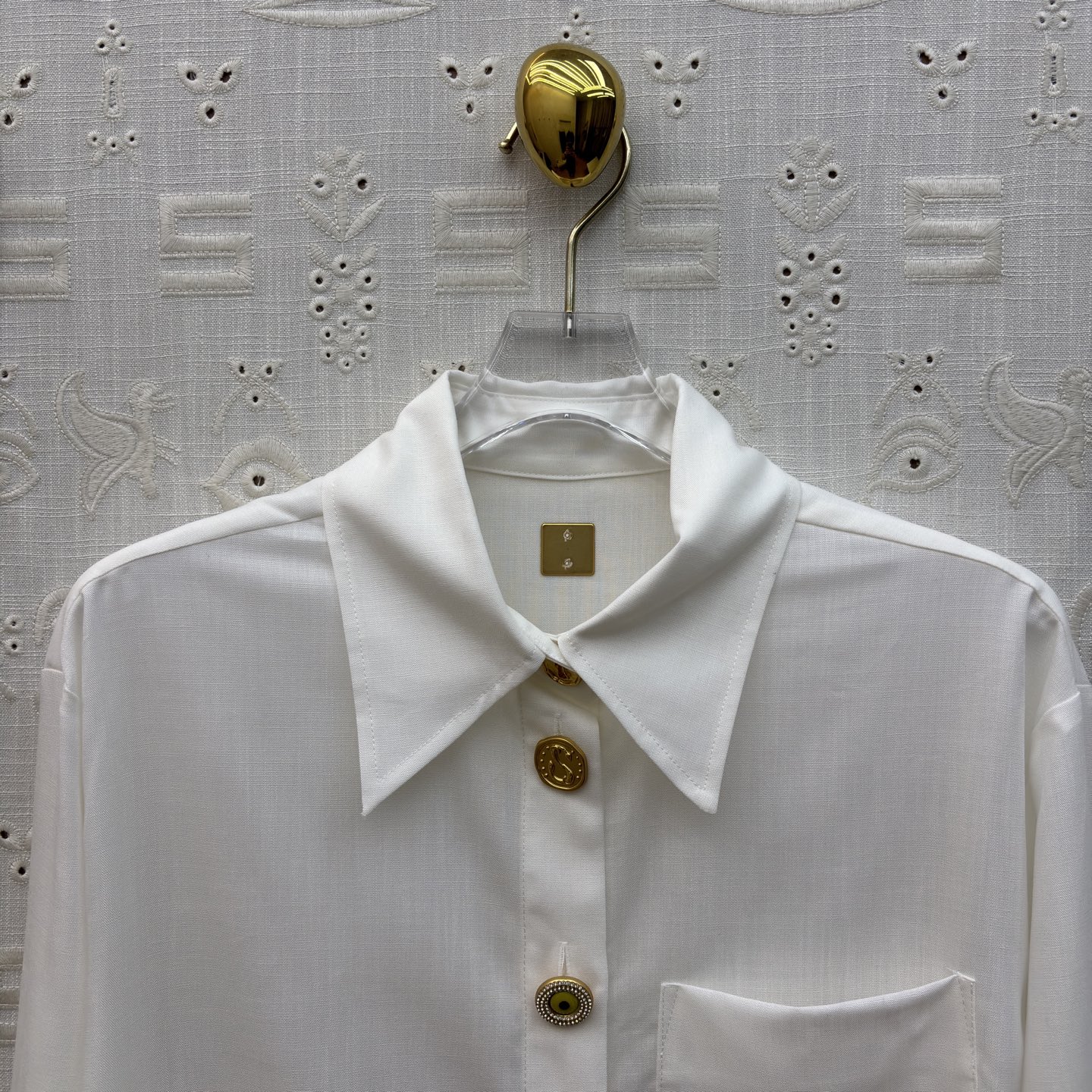 Sch高级感金扣套装 经典黑白两色 自带清冷贵气 质感顺滑垂顺 金扣细节精致点睛 衬衫利落有型 阔腿裤藏