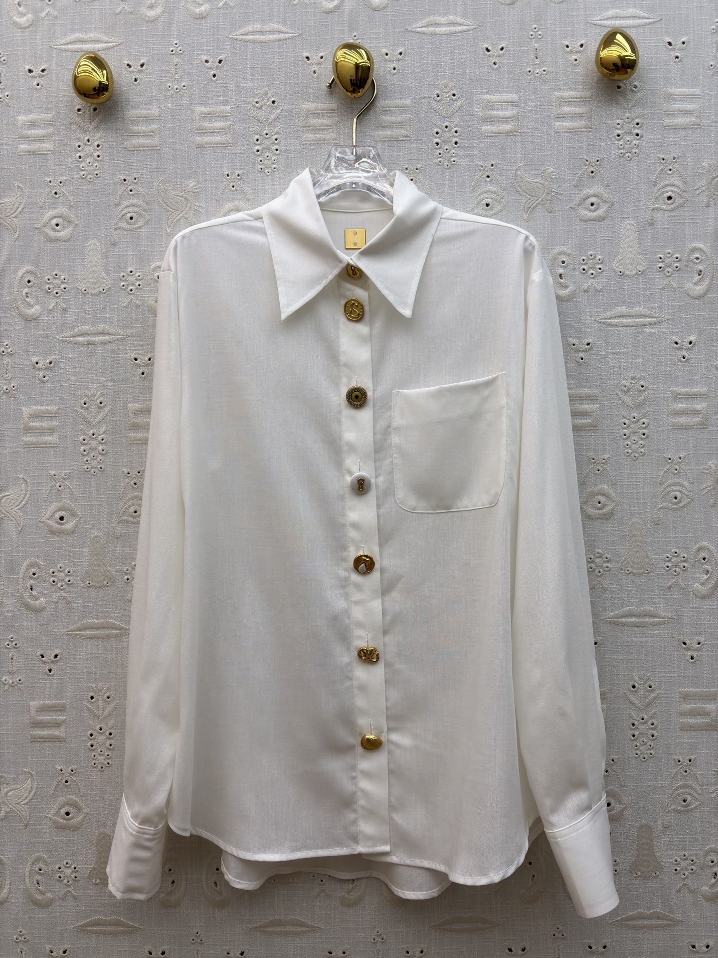 Sch高级感金扣套装 经典黑白两色 自带清冷贵气 质感顺滑垂顺 金扣细节精致点睛 衬衫利落有型 阔腿裤藏