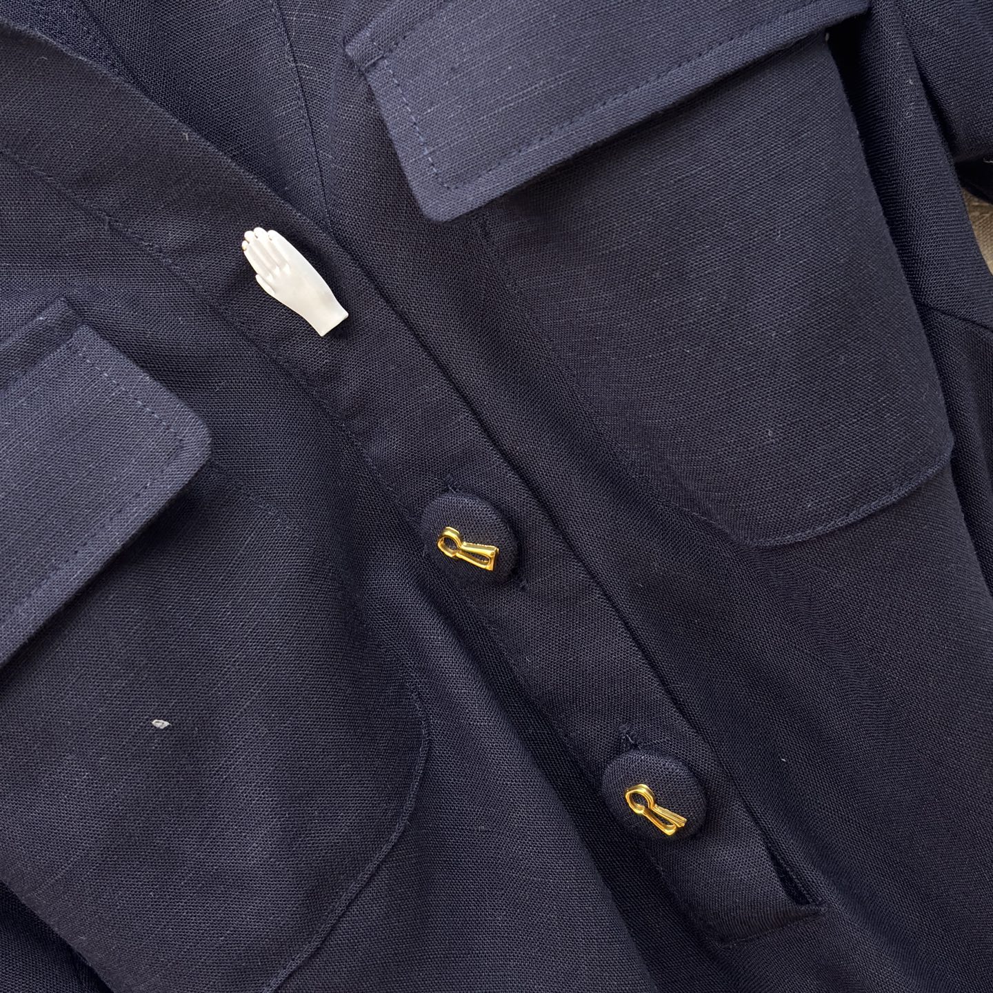 Sch亚麻衬衫领连衣裙 利落翻领搭配收腰系带设计 一秒优化身材比例 透气亚麻质感自带松弛感 通勤、约会、