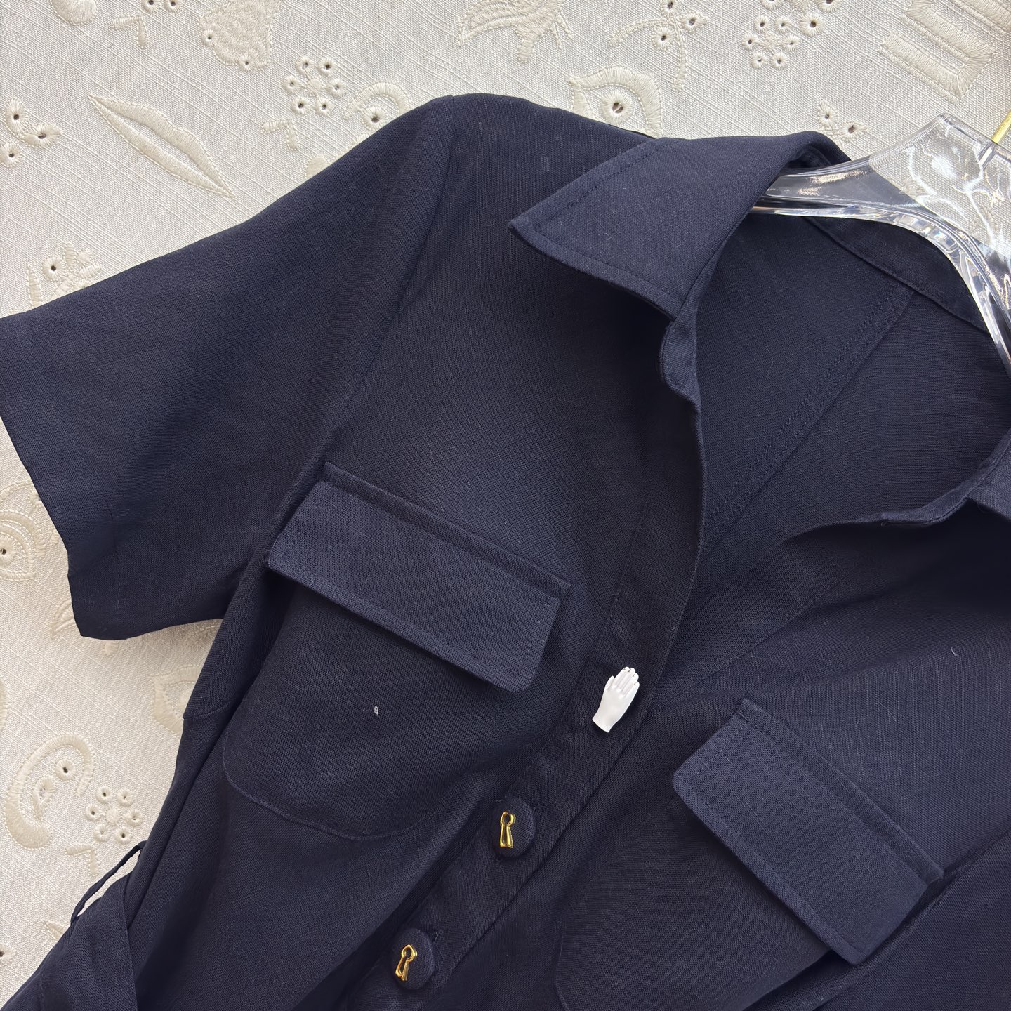 Sch亚麻衬衫领连衣裙 利落翻领搭配收腰系带设计 一秒优化身材比例 透气亚麻质感自带松弛感 通勤、约会、