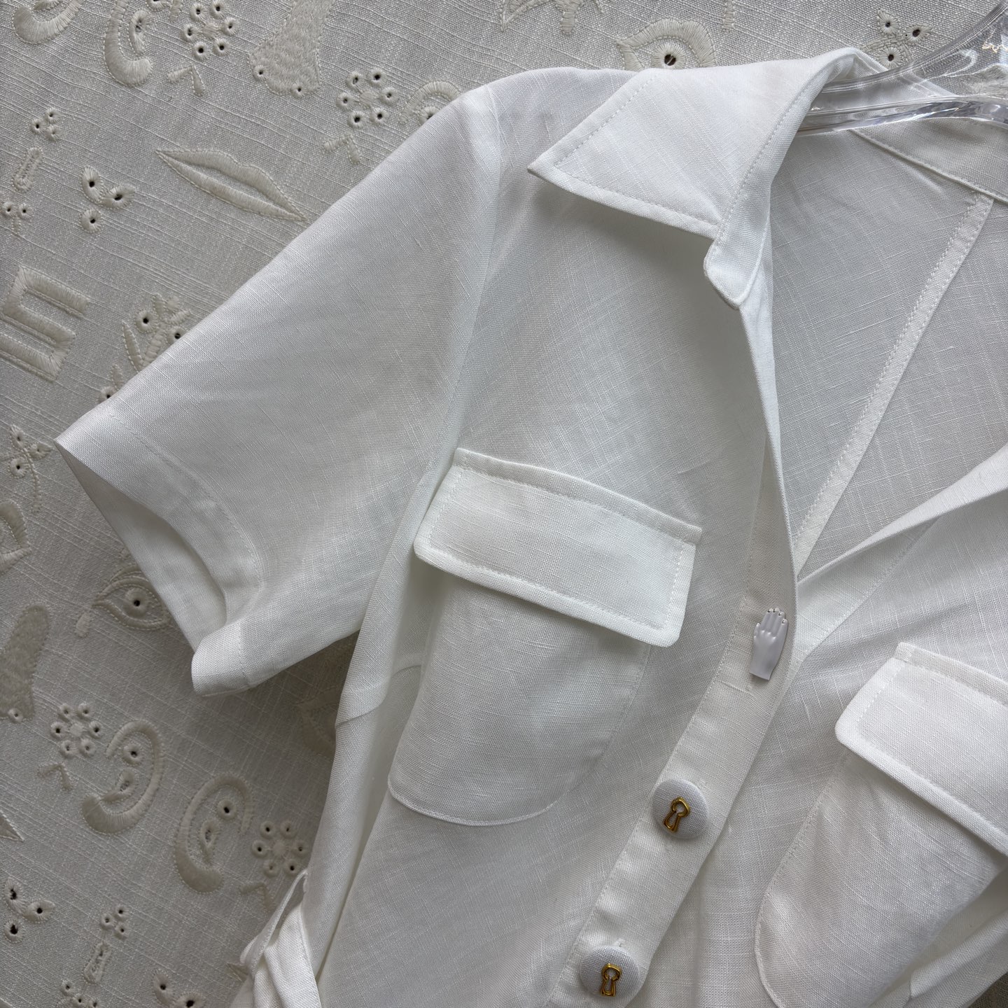 Sch亚麻衬衫领连衣裙 利落翻领搭配收腰系带设计 一秒优化身材比例 透气亚麻质感自带松弛感 通勤、约会、