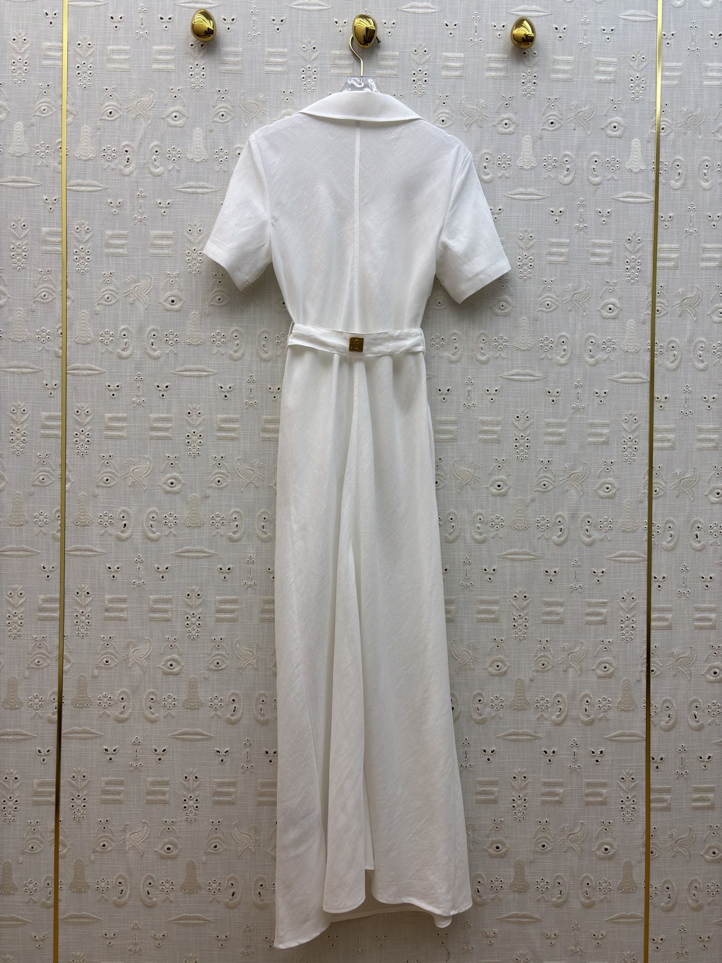 Sch亚麻衬衫领连衣裙 利落翻领搭配收腰系带设计 一秒优化身材比例 透气亚麻质感自带松弛感 通勤、约会、