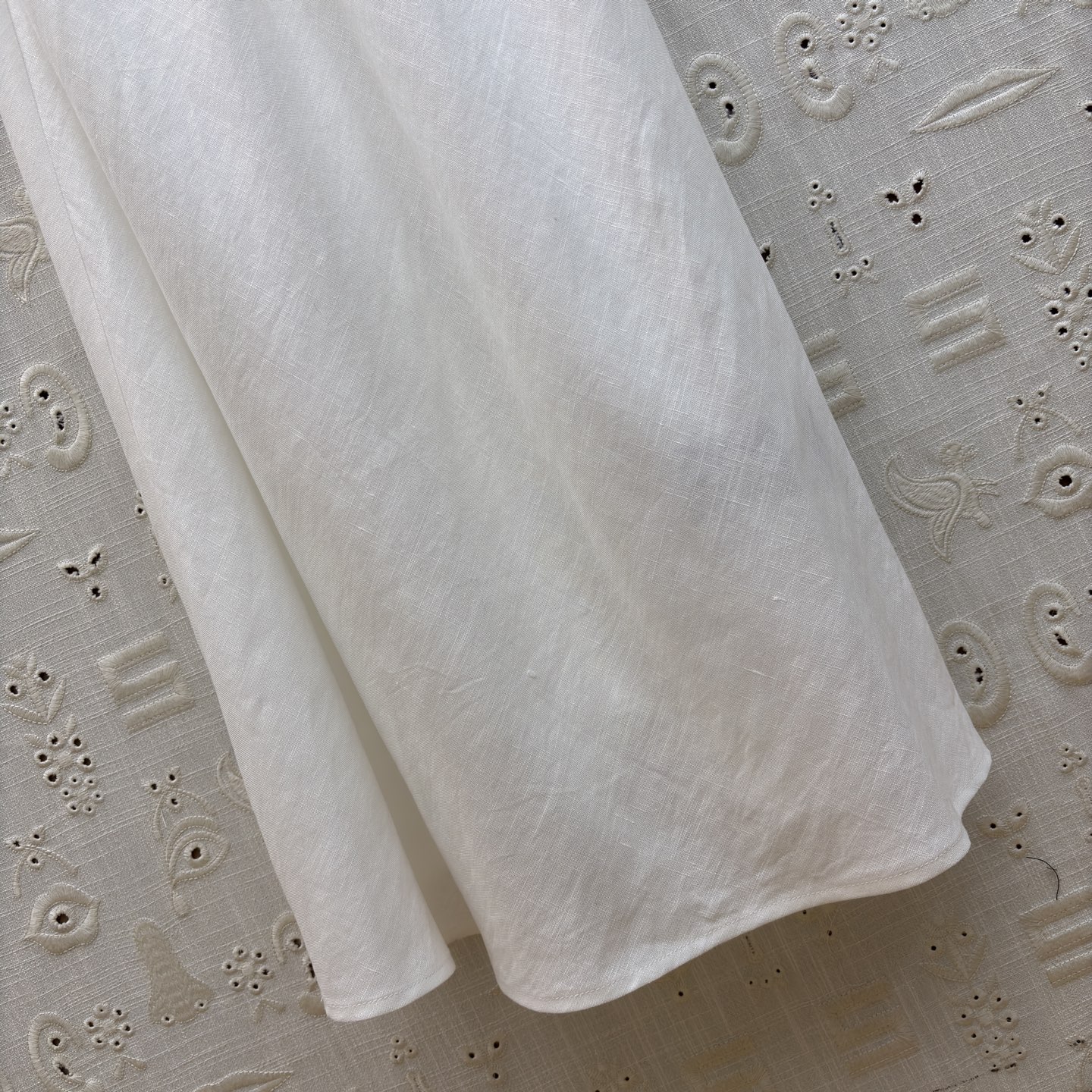 Sch亚麻衬衫领连衣裙 利落翻领搭配收腰系带设计 一秒优化身材比例 透气亚麻质感自带松弛感 通勤、约会、