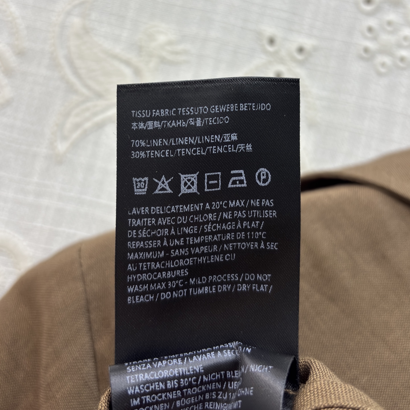 Sch亚麻衬衫领连衣裙 利落翻领搭配收腰系带设计 一秒优化身材比例 透气亚麻质感自带松弛感 通勤、约会、