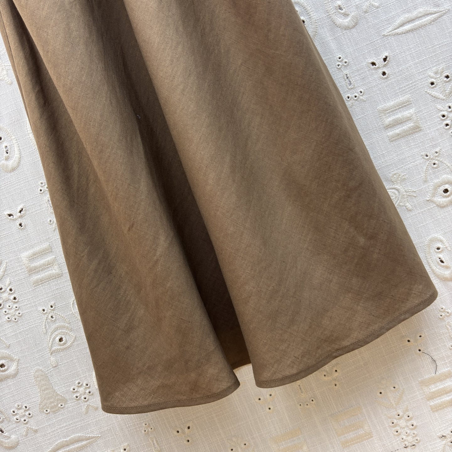 Sch亚麻衬衫领连衣裙 利落翻领搭配收腰系带设计 一秒优化身材比例 透气亚麻质感自带松弛感 通勤、约会、