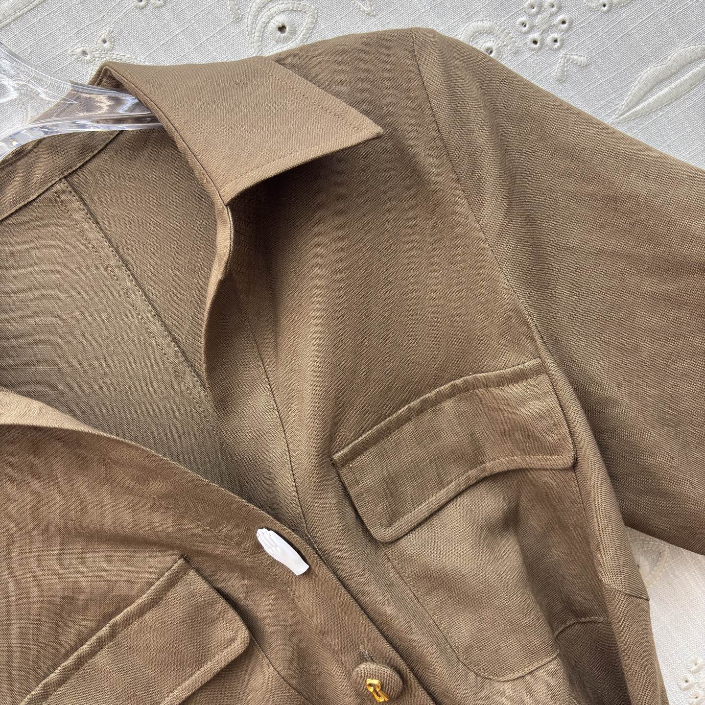 Sch亚麻衬衫领连衣裙 利落翻领搭配收腰系带设计 一秒优化身材比例 透气亚麻质感自带松弛感 通勤、约会、