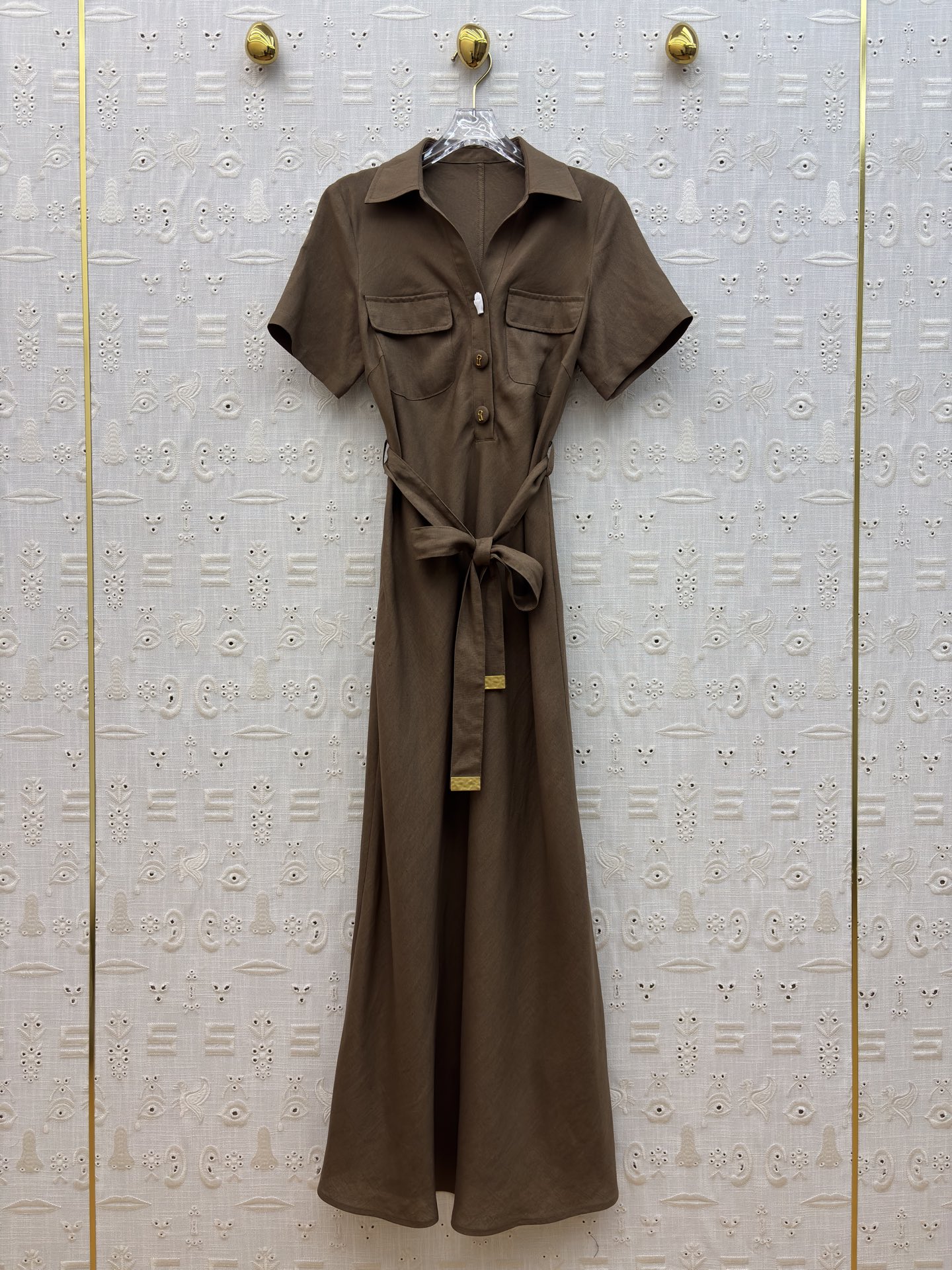 Sch亚麻衬衫领连衣裙 利落翻领搭配收腰系带设计 一秒优化身材比例 透气亚麻质感自带松弛感 通勤、约会、