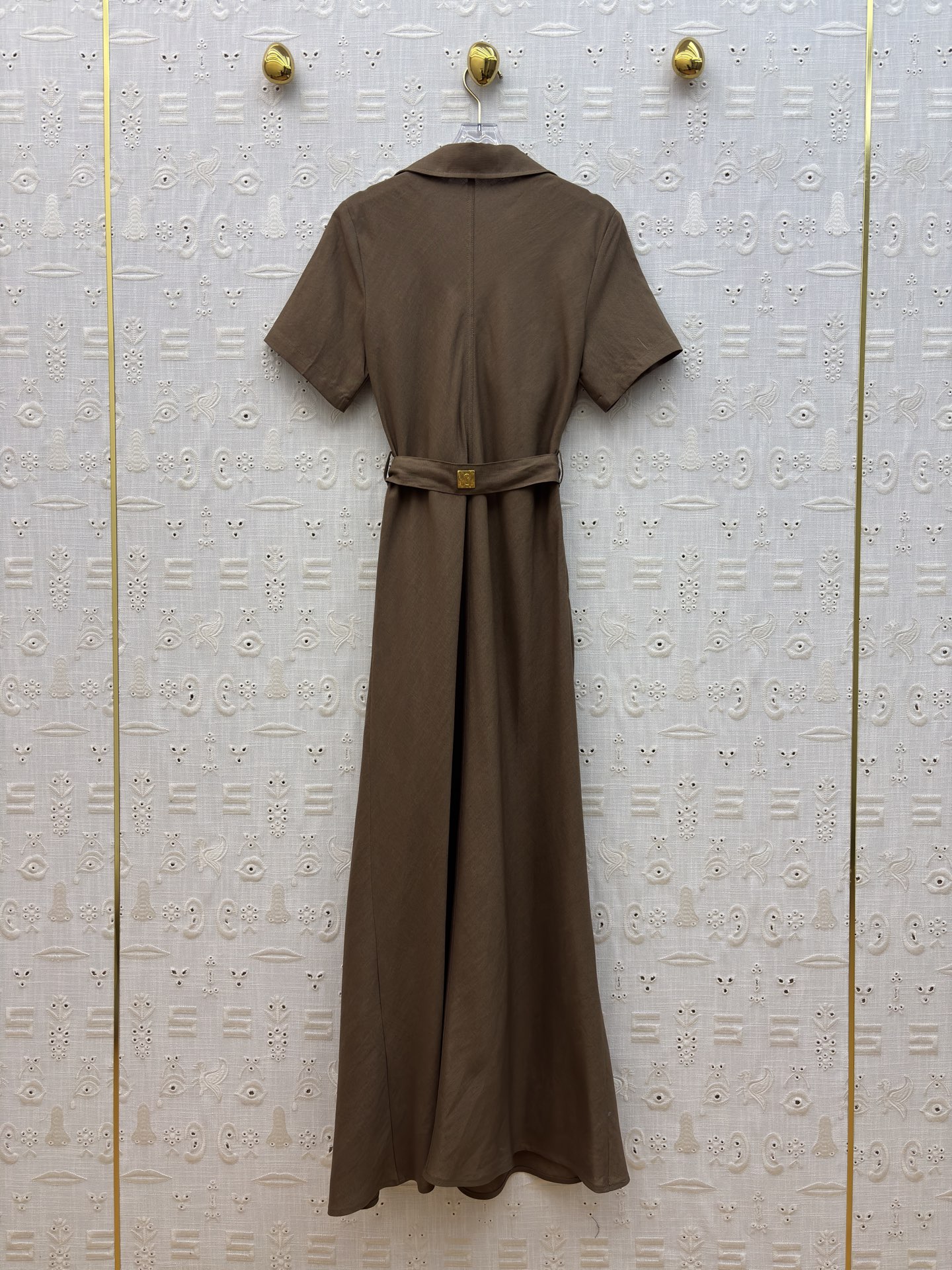 Sch亚麻衬衫领连衣裙 利落翻领搭配收腰系带设计 一秒优化身材比例 透气亚麻质感自带松弛感 通勤、约会、